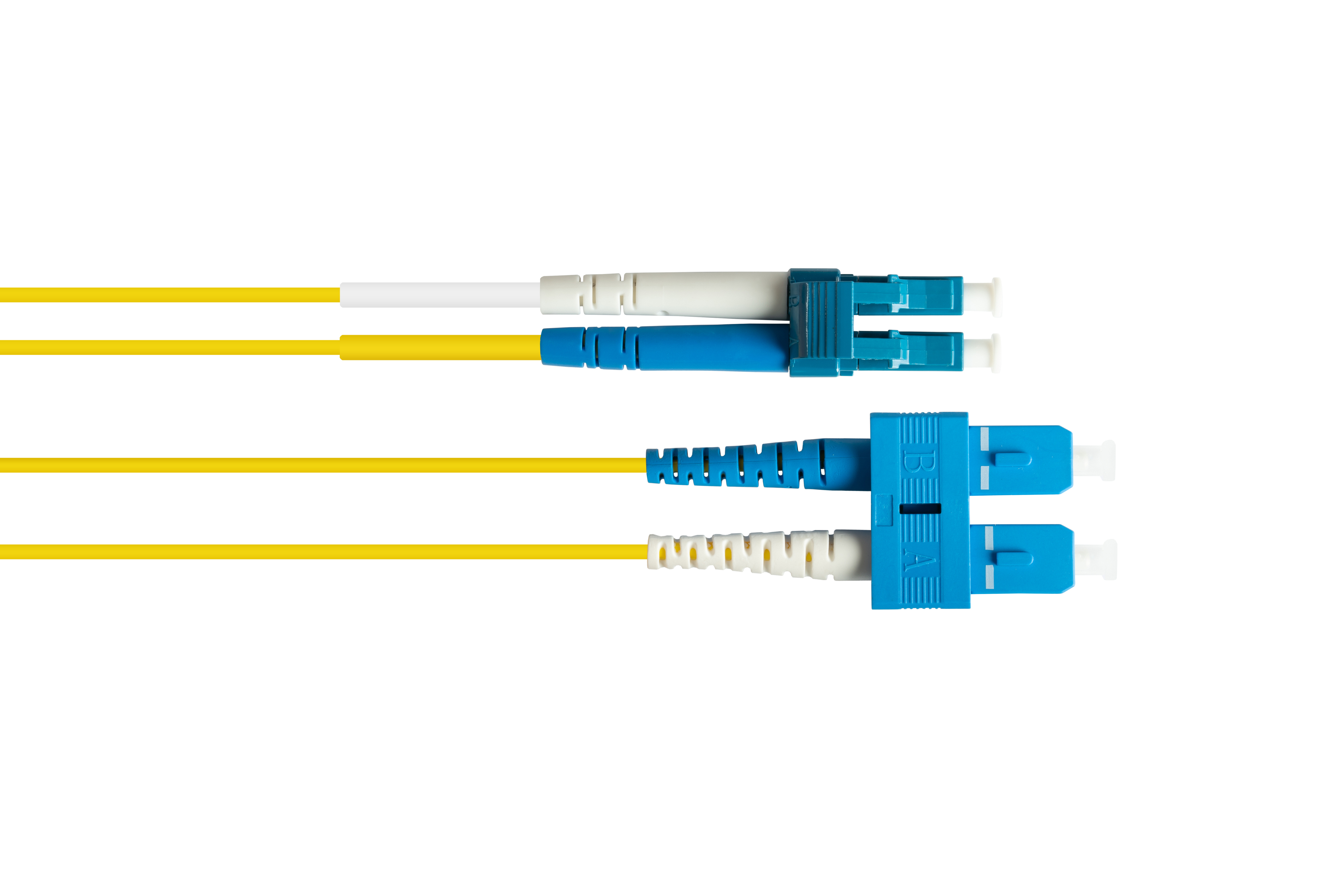 Zwei gelbe Glasfaserkabel mit blauen und weißen Steckern. Sie befinden sich auf weißem Hintergrund.