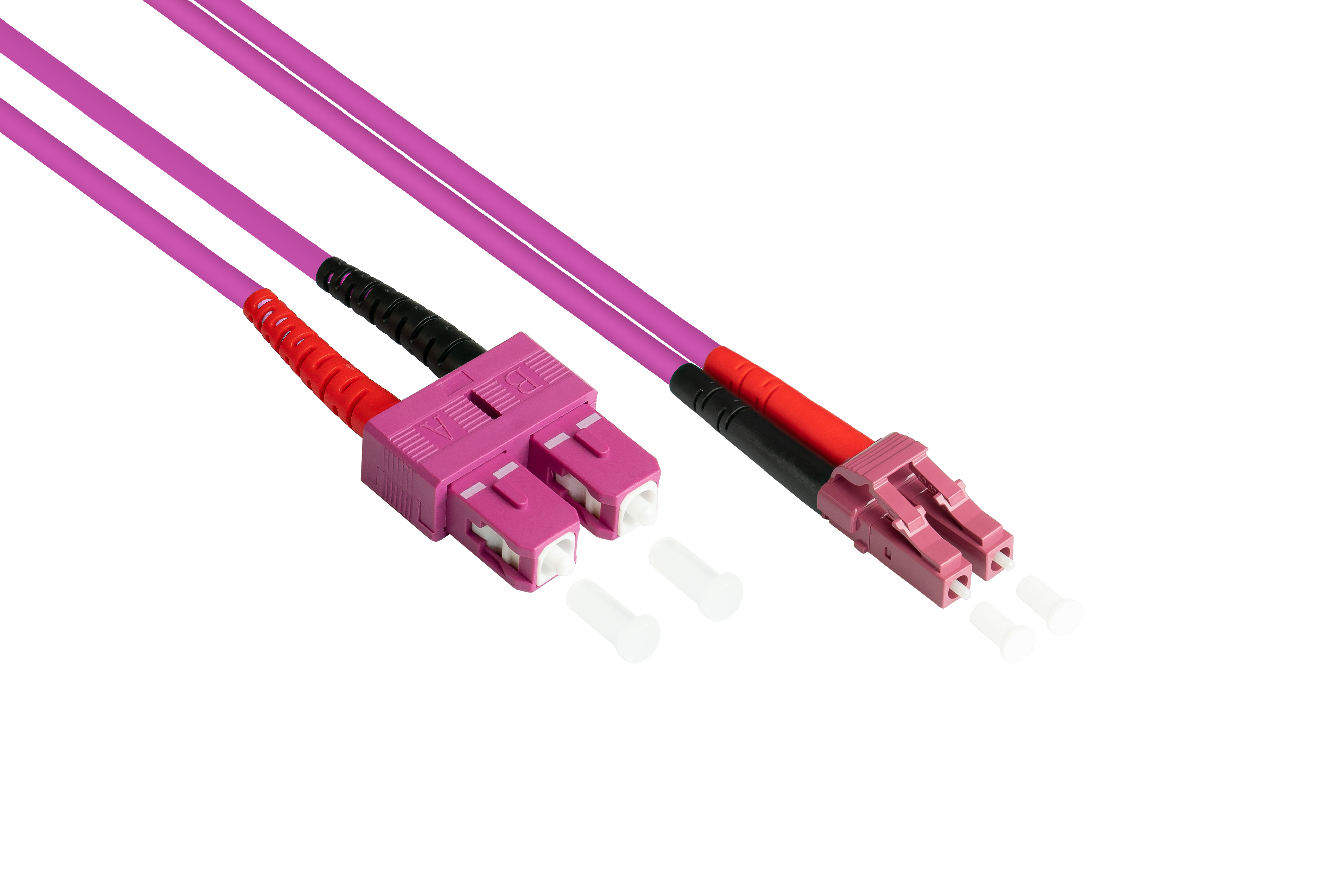 Zwei violette Glasfaserkabel mit roten und pinkfarbenen Steckern. Weißer Hintergrund.