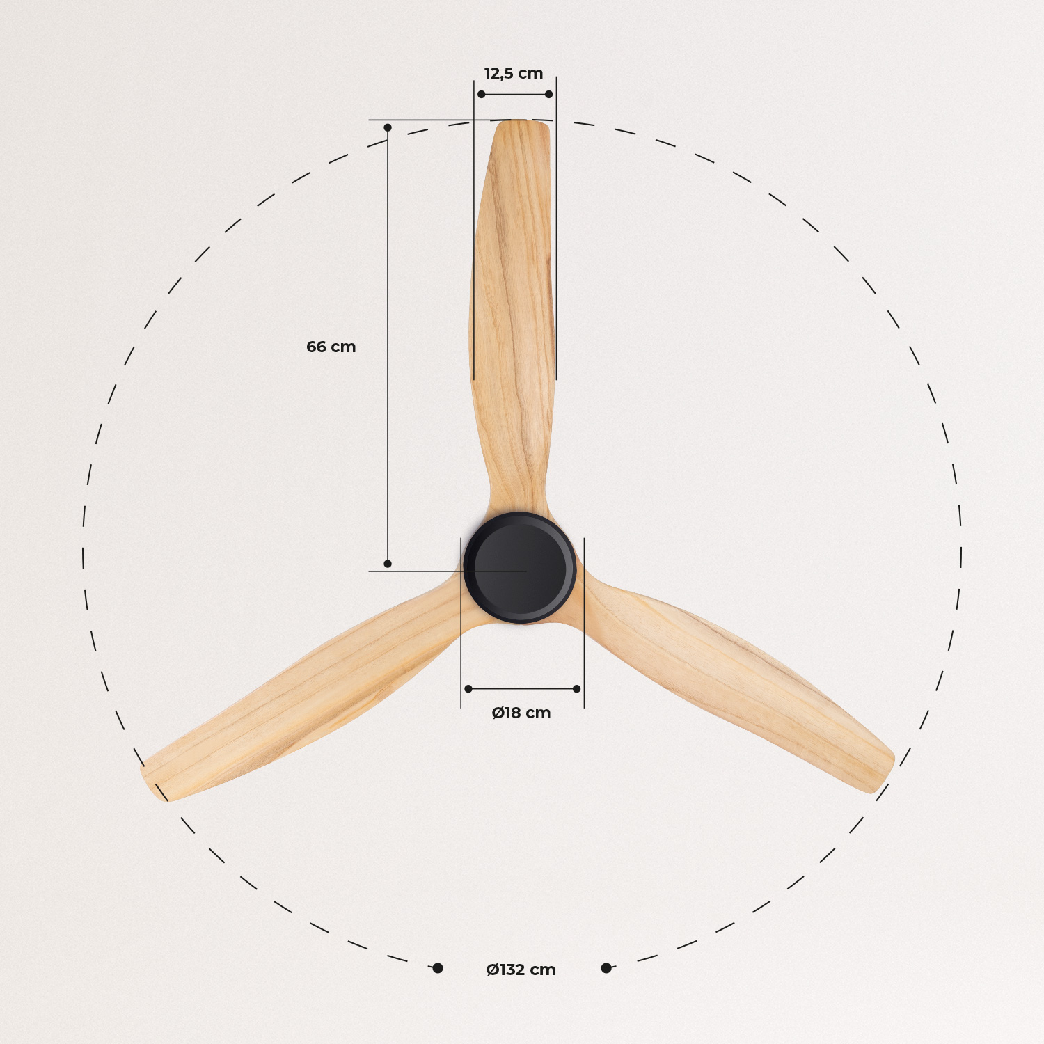 Ventilador de techo con tres aspas de madera, midiendo 66 cm y 132 cm de diámetro.