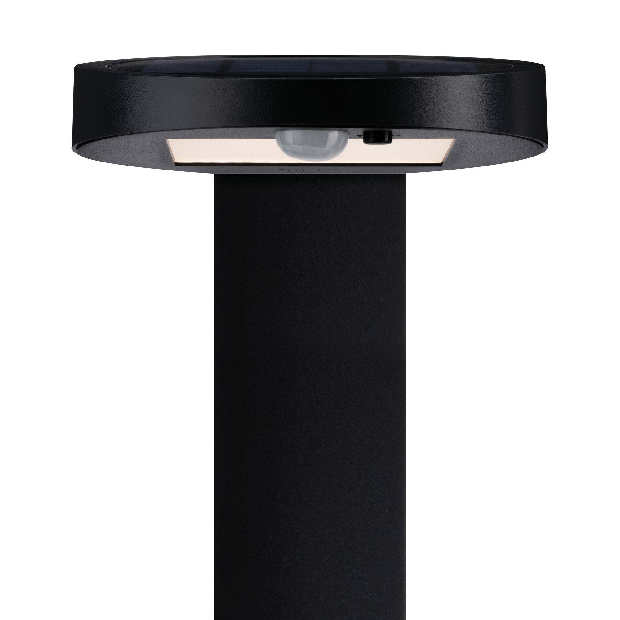 Czarna lampa zewnętrzna z panelem słonecznym na górze. Białe tło.