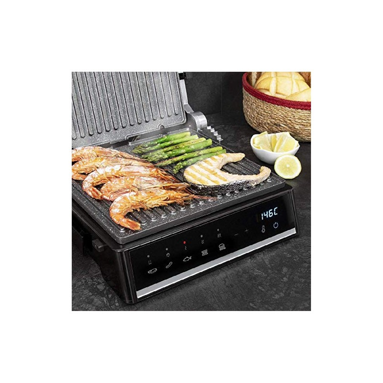 Grill elektryczny z jedzeniem. Krewetki, ryby, szparagi, cytryny i chleb.