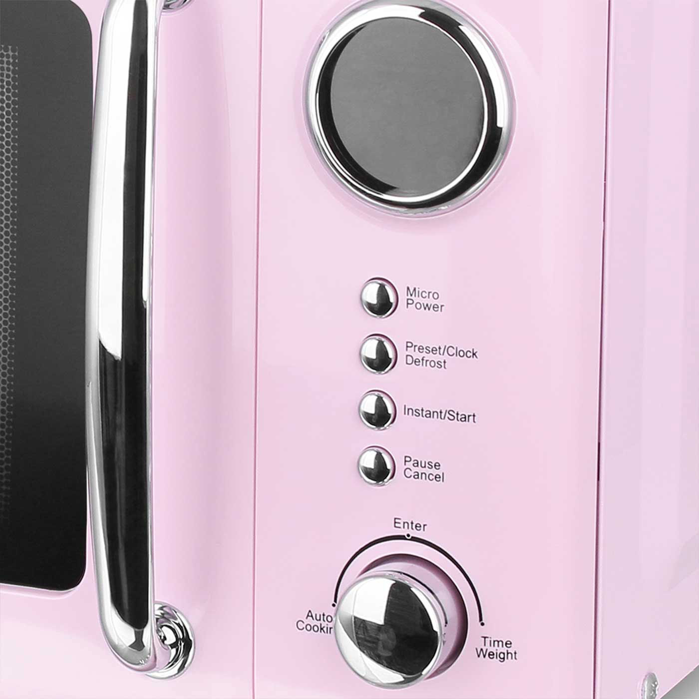 Ein rosa Mikrowellenherd mit Chromgriff, Knöpfen und einem runden Drehregler für Zeit/Gewicht.