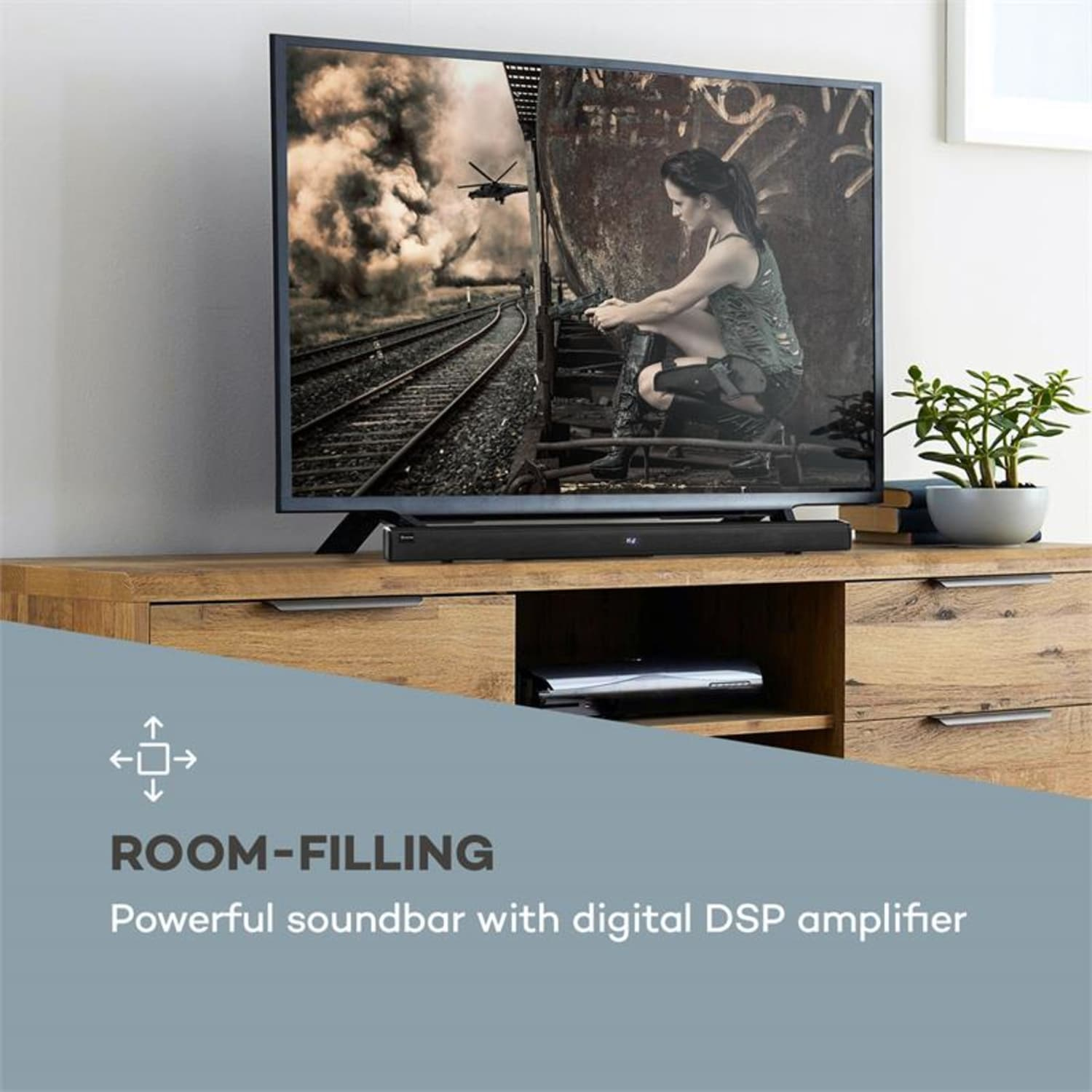 Ein Fernseher auf einem Holzständer mit einer Soundbar und einer Pflanze.
