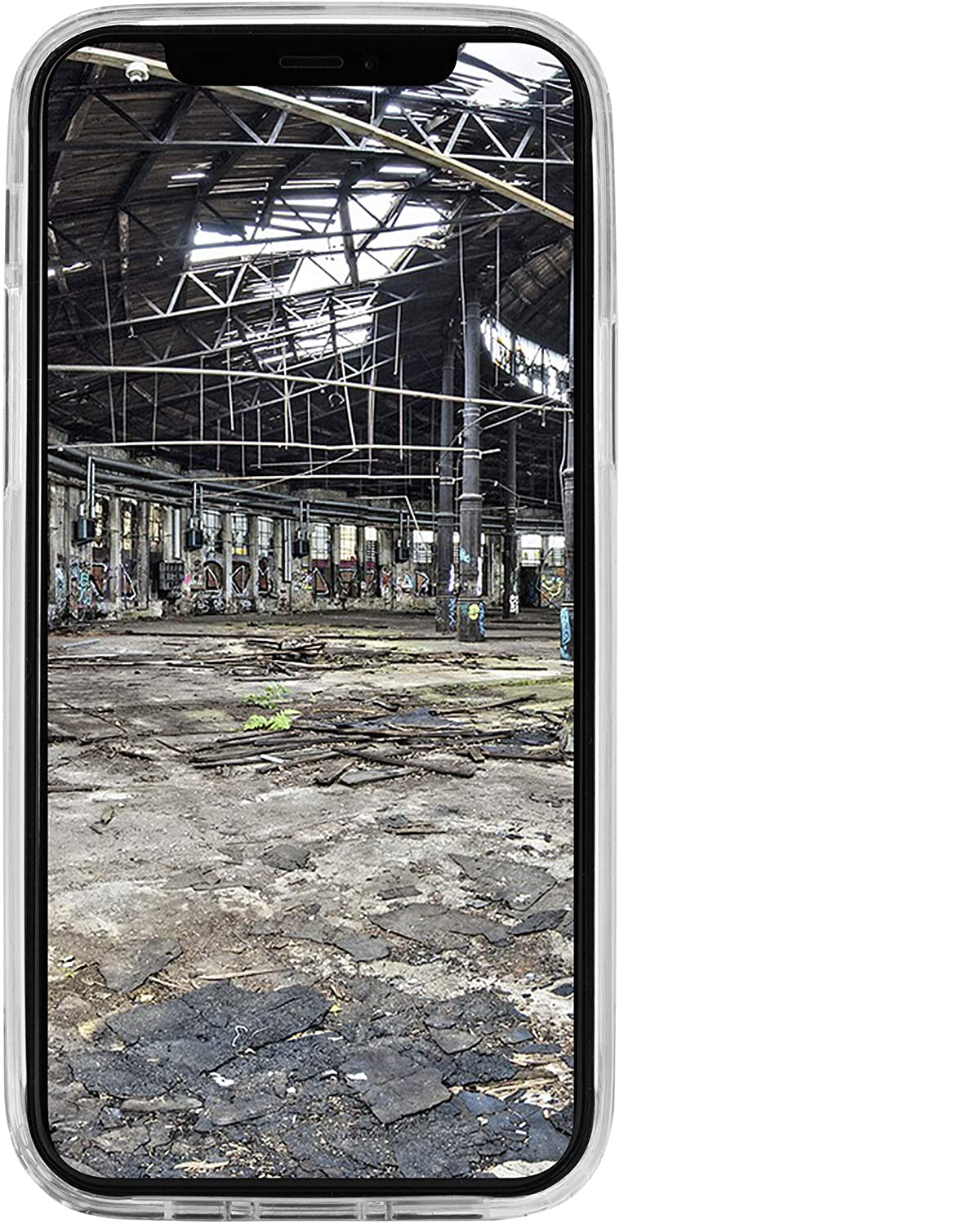 Ein Smartphone in einer Hülle, das ein Industrieinterieur zeigt. Die Szene ist alt und abgenutzt.