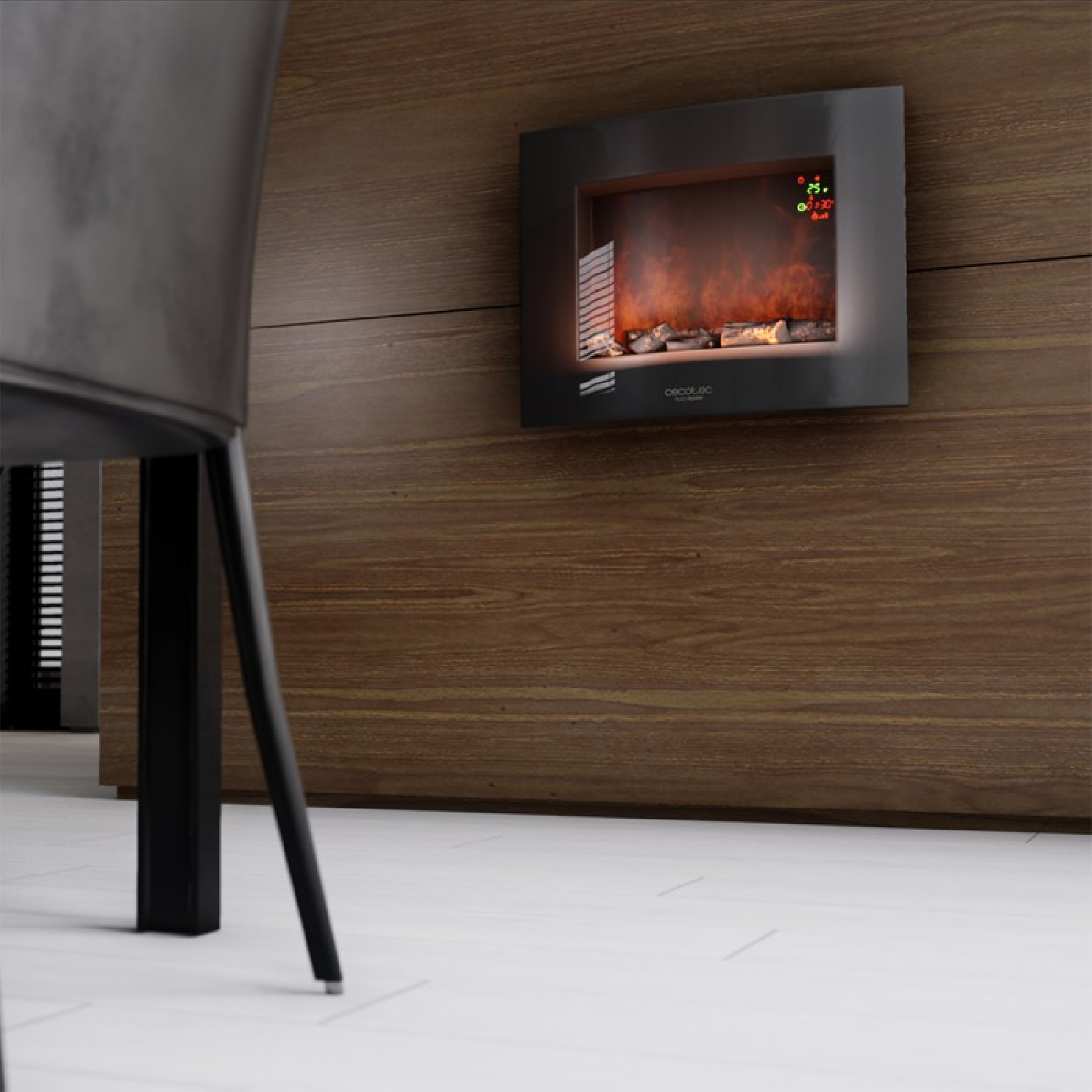 Una chimenea eléctrica de pared con marco negro, que muestra leños y llamas. Una silla en primer plano.