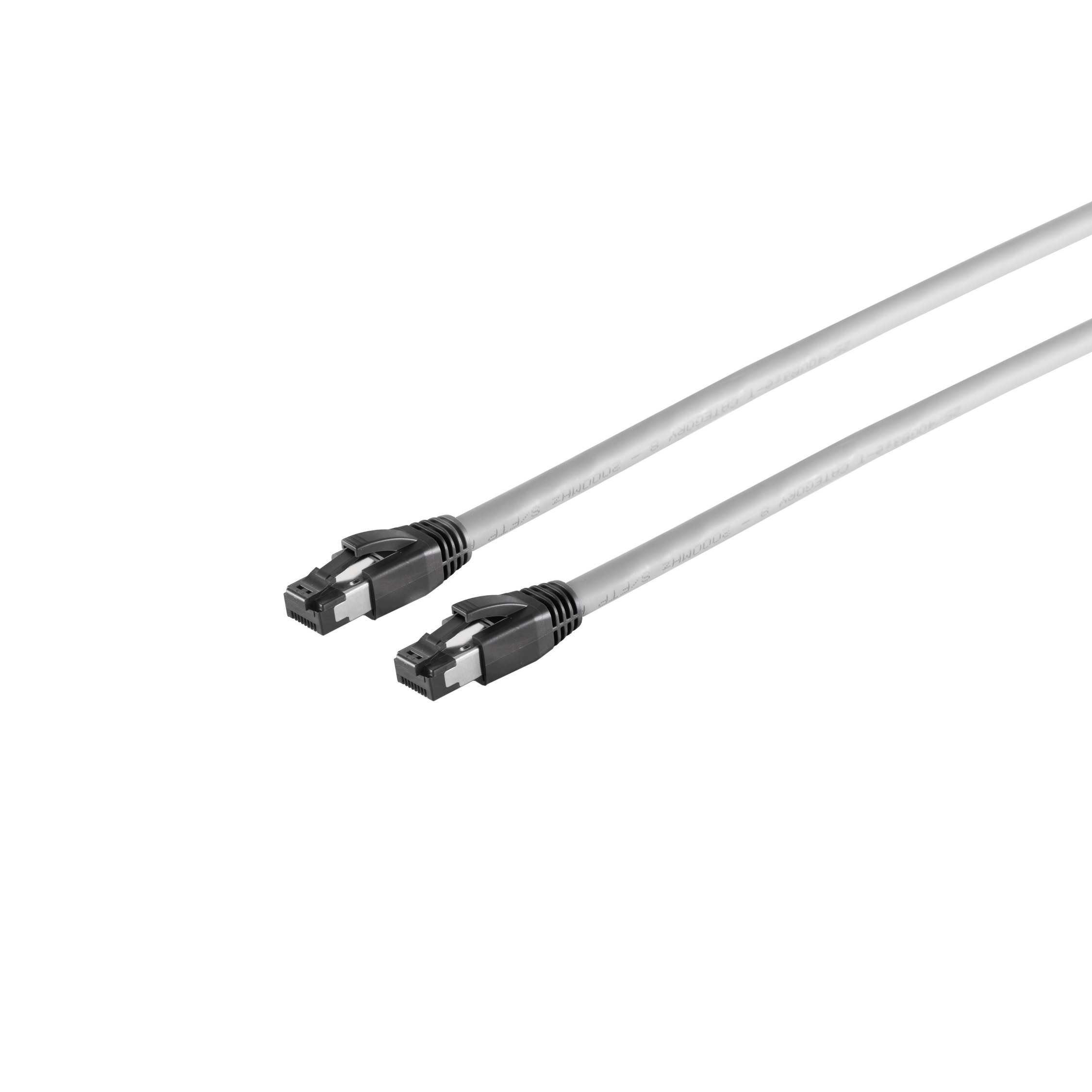 Graues Ethernet-Kabel mit Anschlüssen auf weißem Hintergrund.