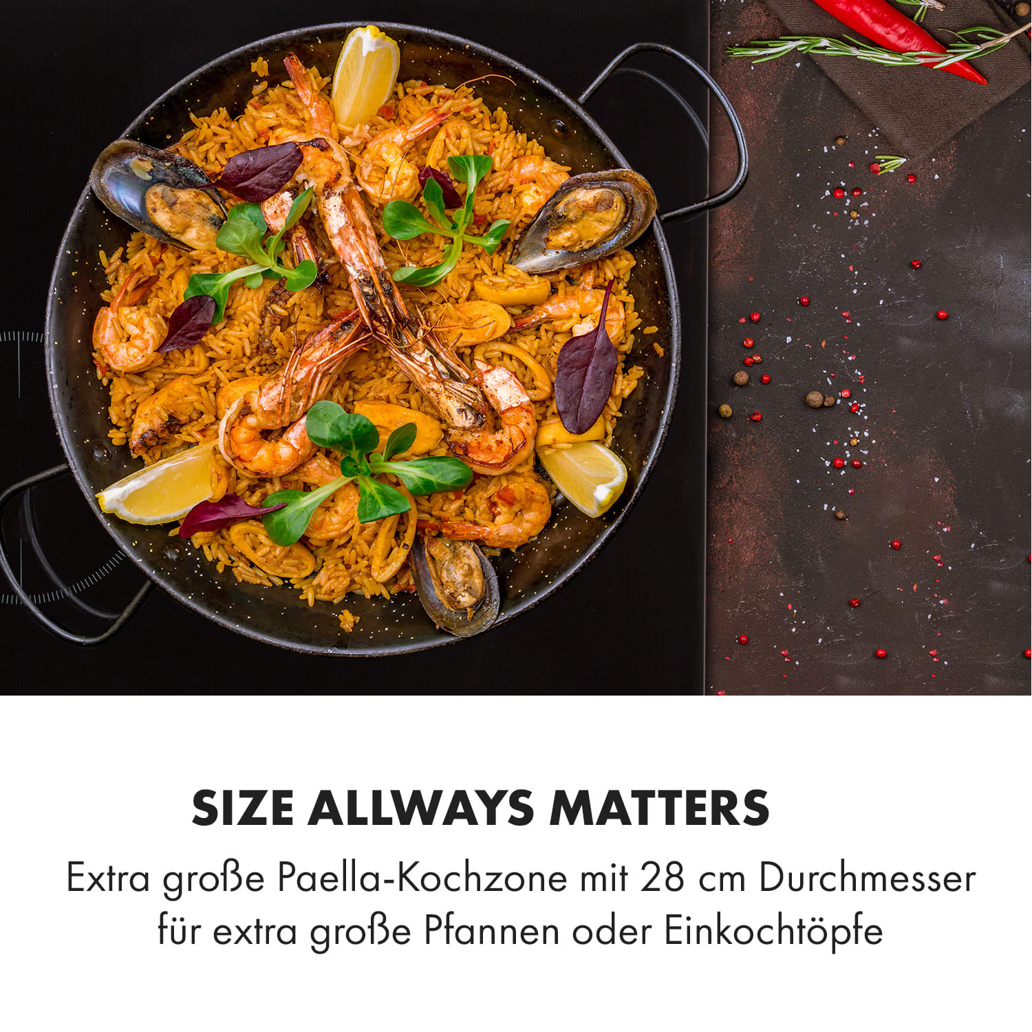 Paella mit Meeresfrüchten und Zitronenscheiben in einer schwarzen Pfanne. Text: 'SIZE ALLWAYS MATTERS'.