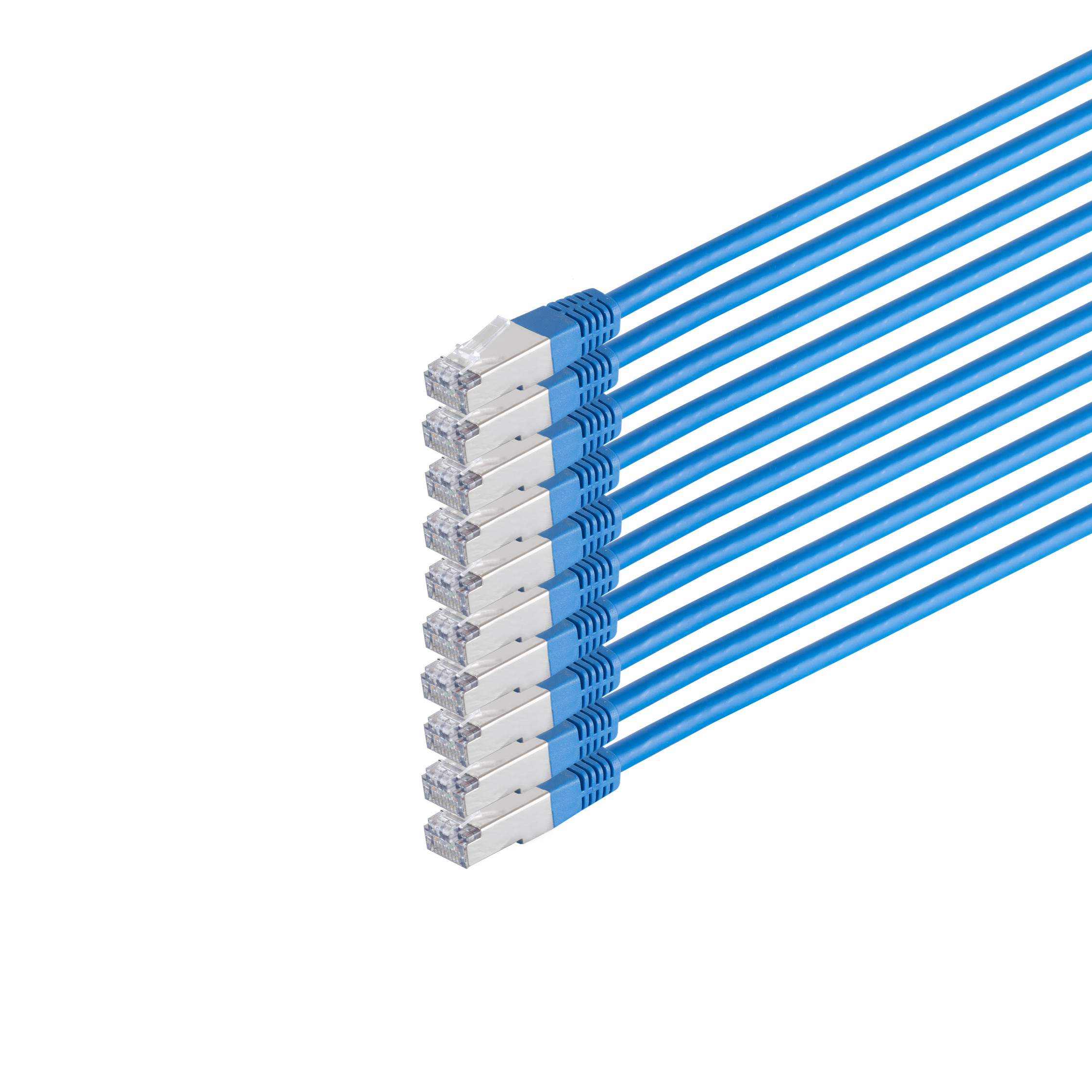 Blaue Ethernet-Kabel mit Steckern auf weißem Hintergrund, perspektivische Ansicht.