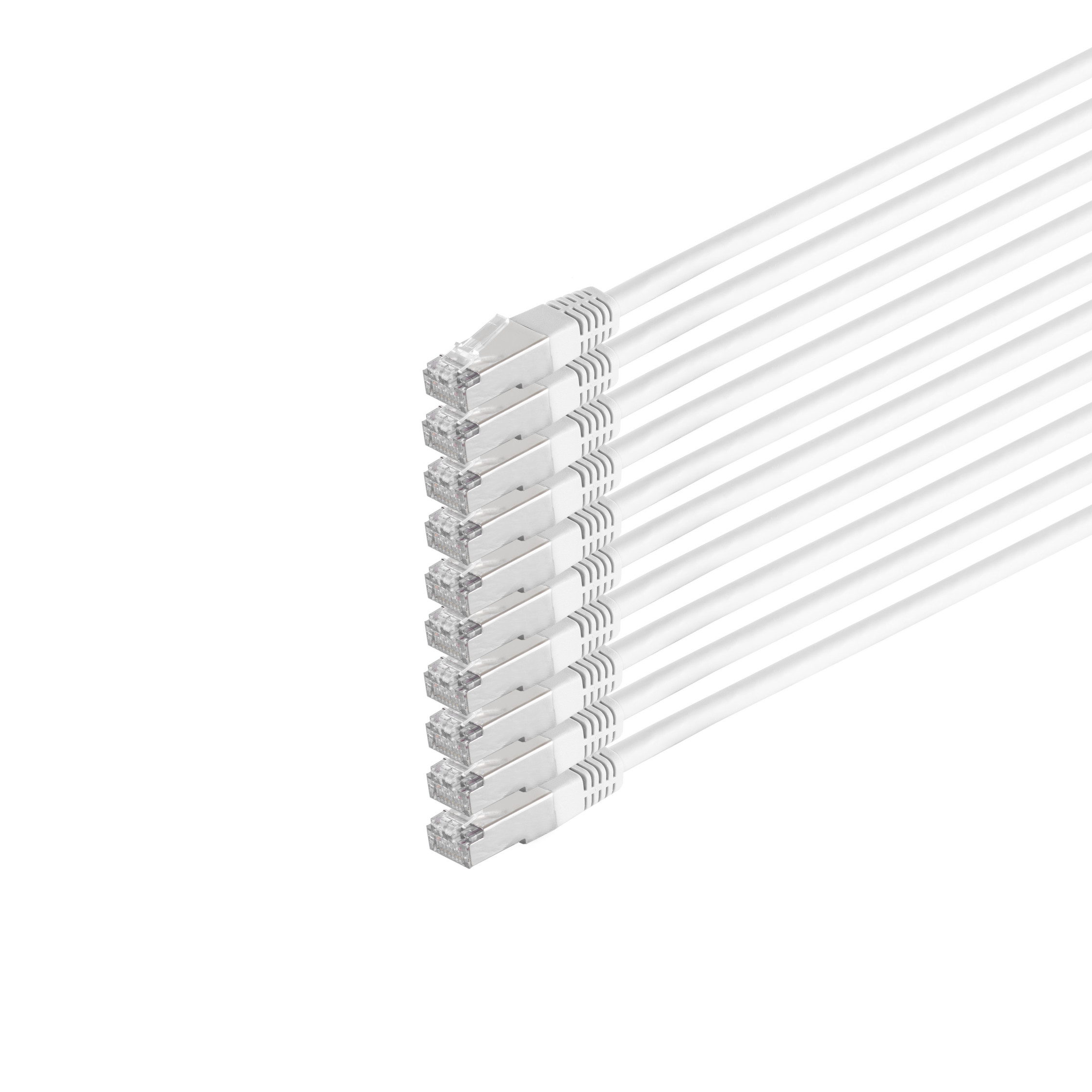 Mehrere weiße Ethernet-Kabel mit Anschlüssen, angeordnet auf weißem Hintergrund.