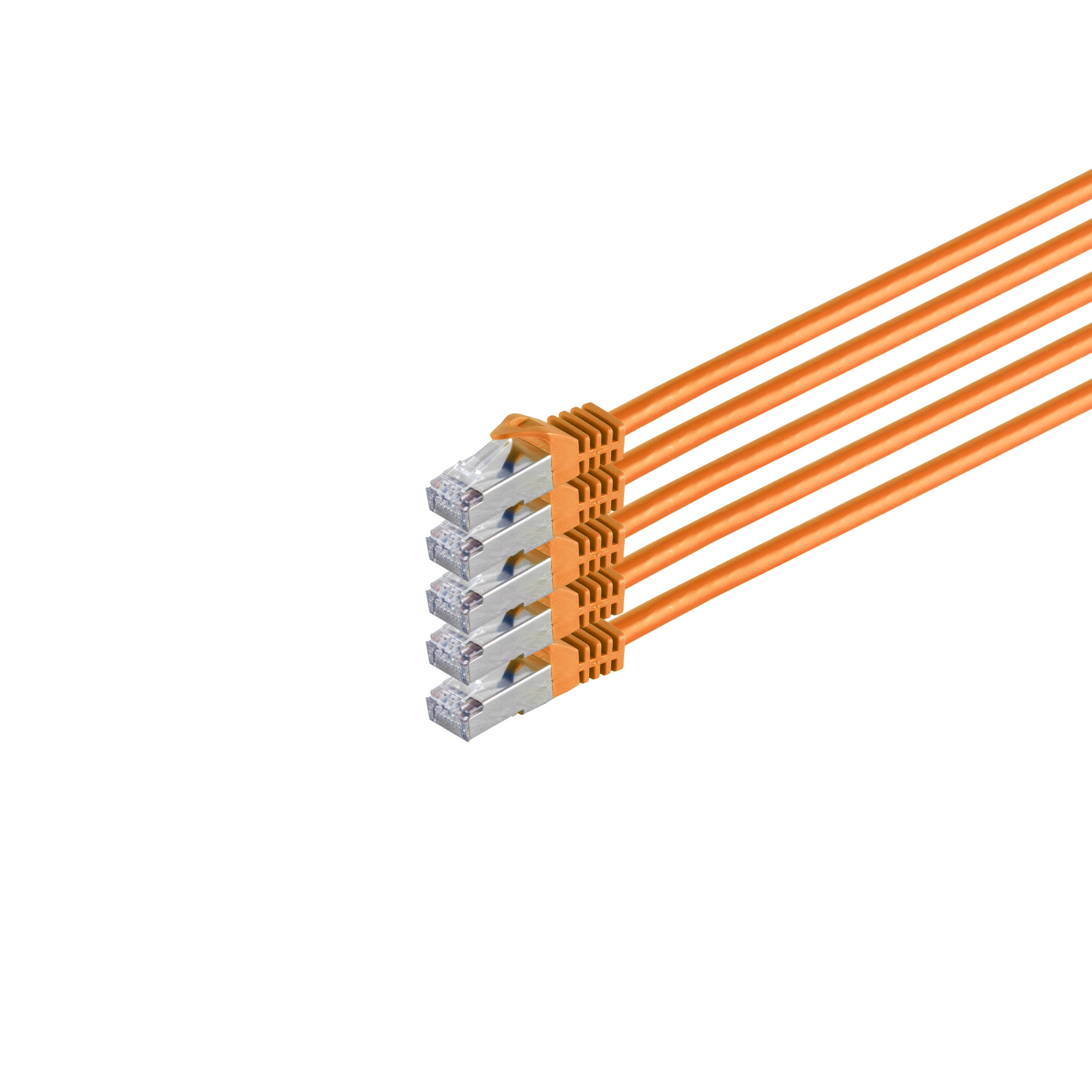 Fünf orangefarbene Ethernet-Kabel mit silbernen Steckern auf weißem Hintergrund.