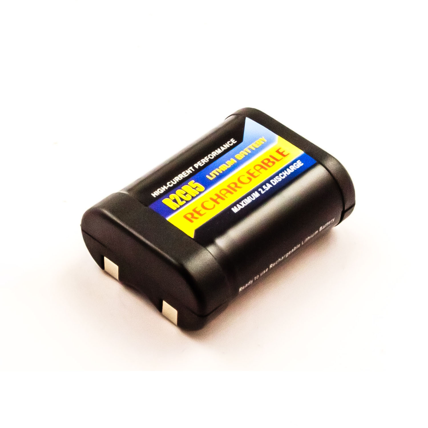 Schwarze Batterie mit gelbem Etikett. Weißer Hintergrund.