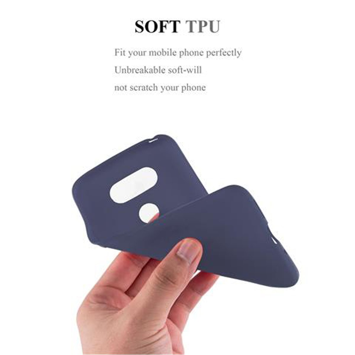 Una custodia per telefono blu scuro tenuta in mano. Il testo in alto dice 'SOFT TPU'.