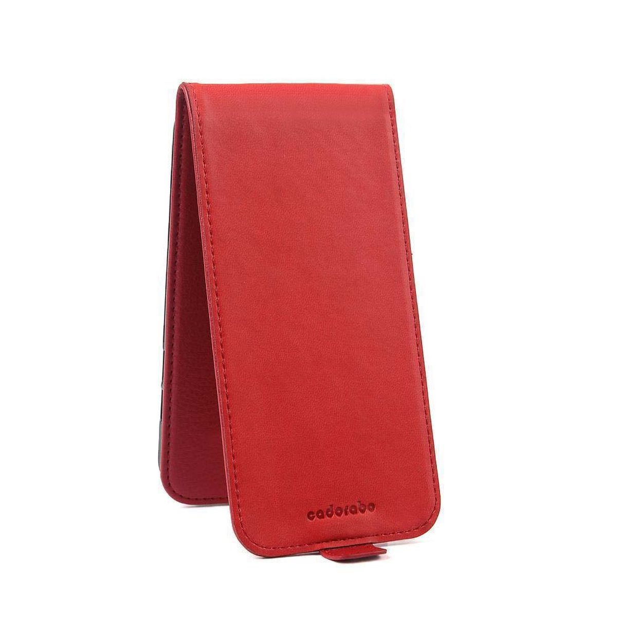 Custodia per telefono in pelle rossa con marchio. Sfondo bianco.