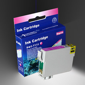 Magenta Tintenpatrone vor einer Box. Die Box hat ein Magenta-Tintenbild darauf.