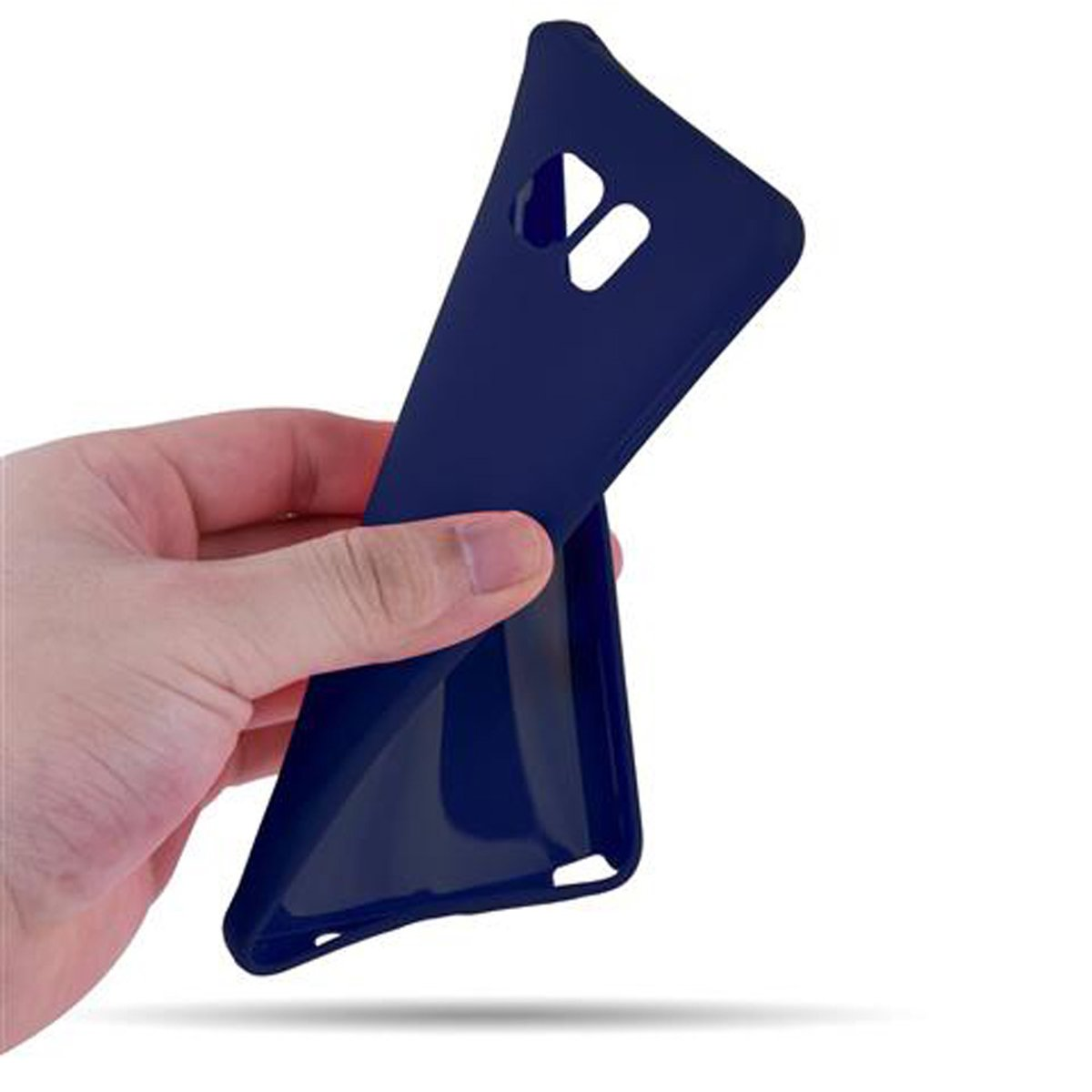 Hand hält eine dunkelblaue Handyhülle. Die Hülle ist flexibel.