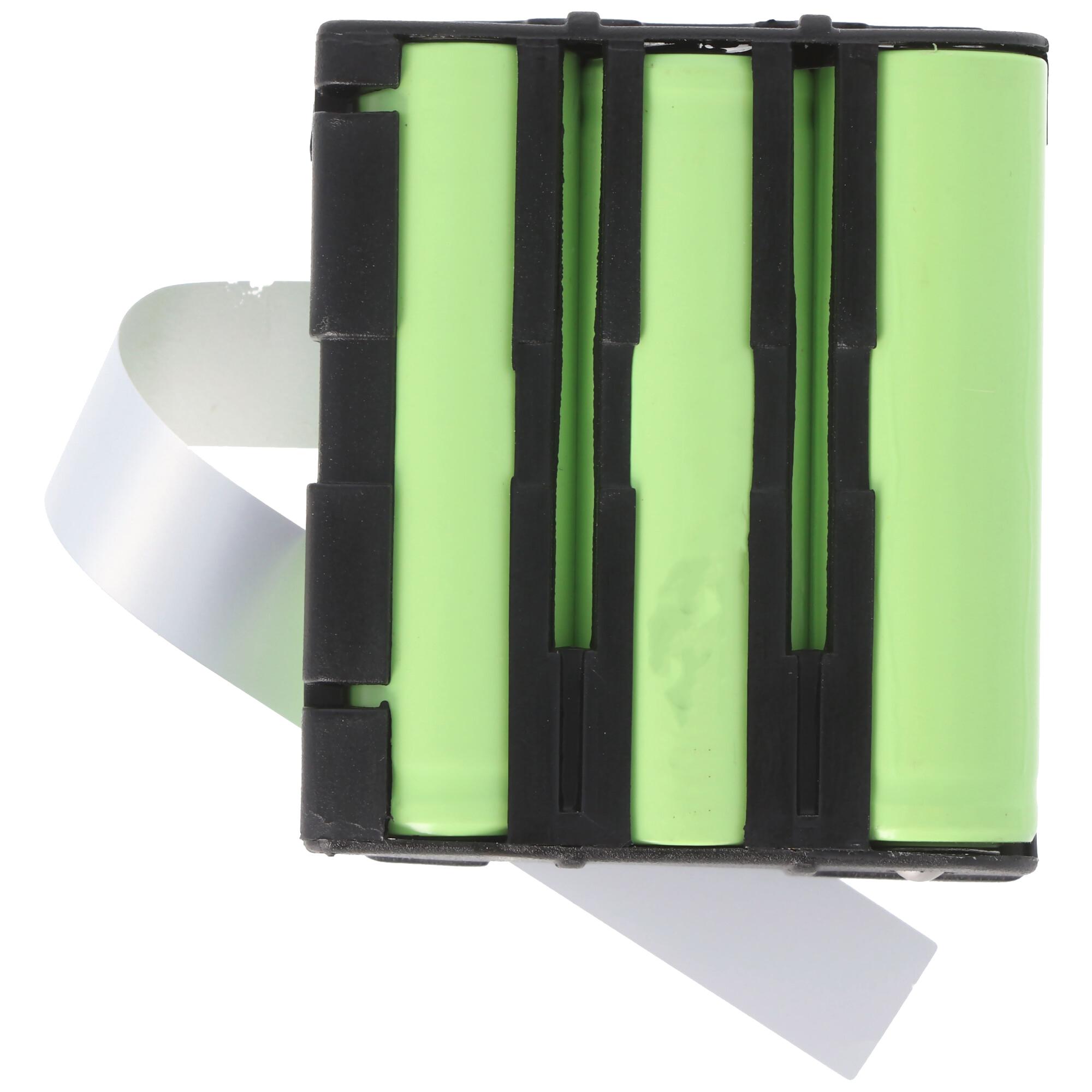 Verschillende groene cilindrische batterijen in een zwart plastic frame, met een wit label.