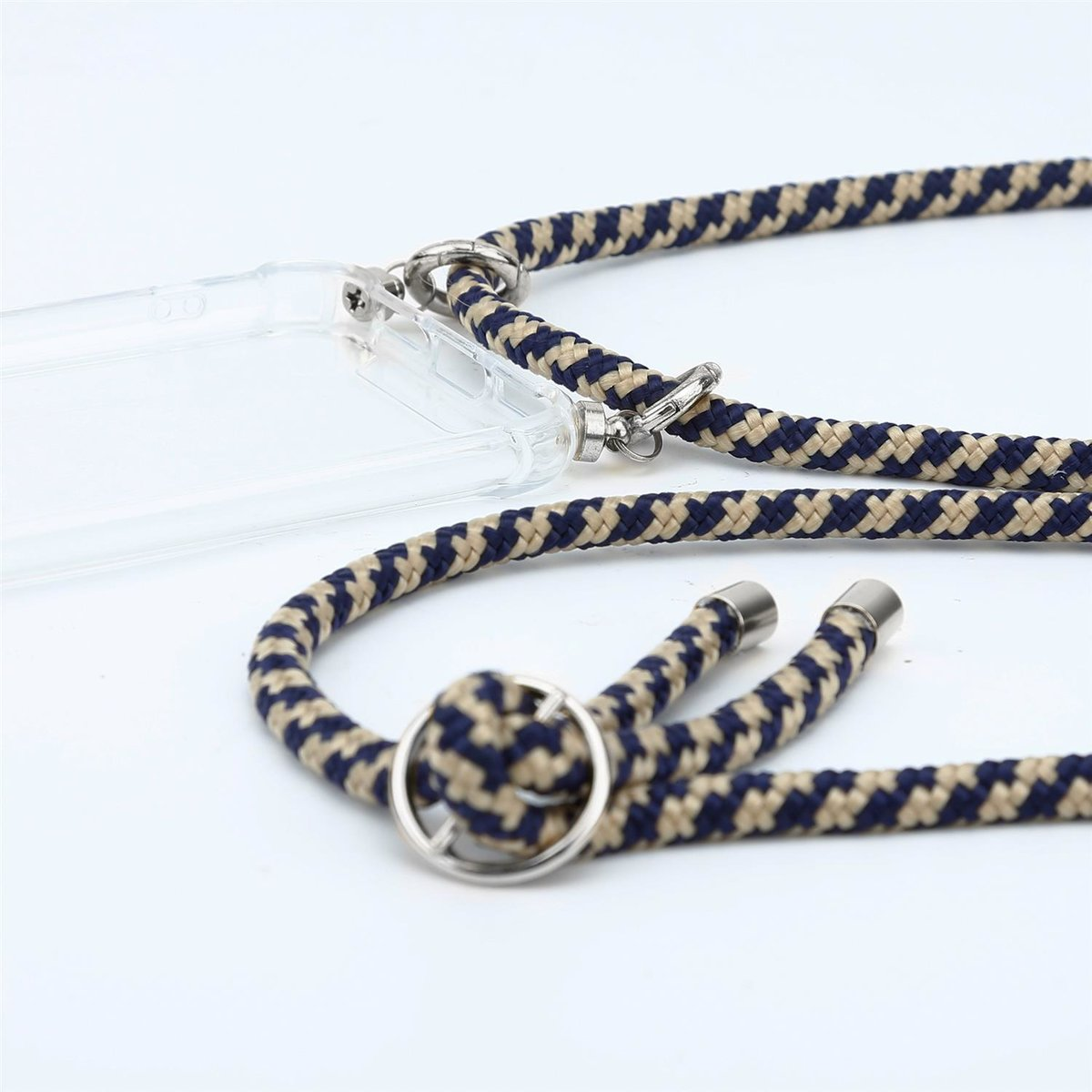 Lanyard für Handyhülle. Das Lanyard besteht aus Seil mit Metallringen und einem weißen Hintergrund.