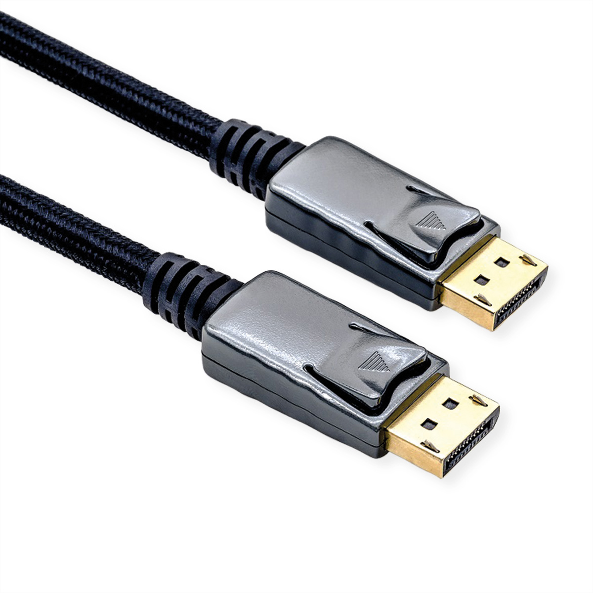 Een zwarte DisplayPort-kabel met metalen connectoren. De kabel ligt op een witte achtergrond.