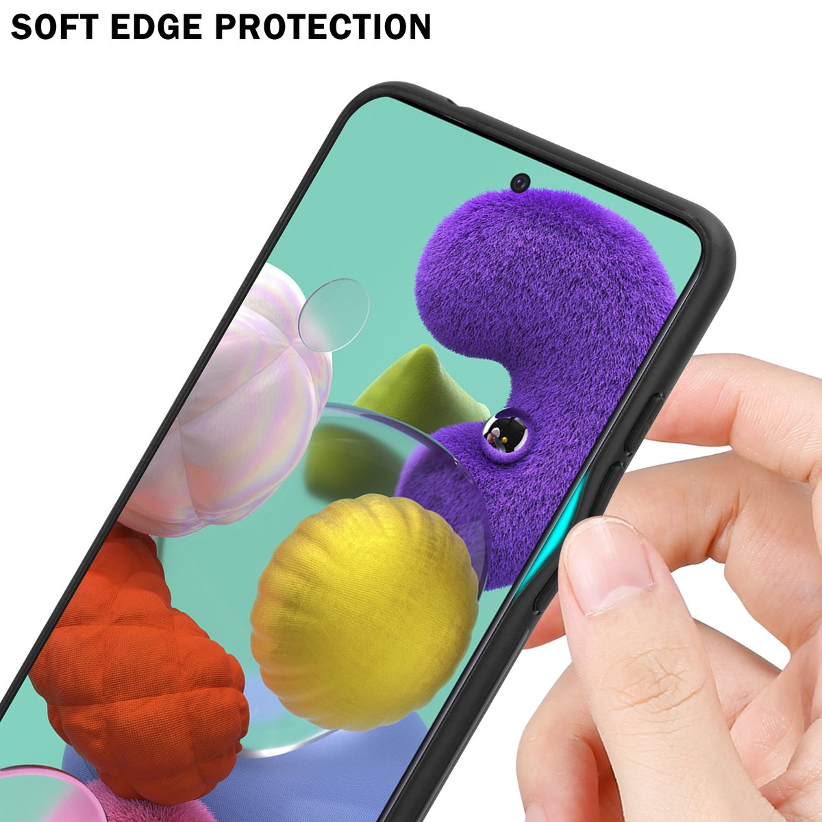 Una mano tiene in mano un telefono che mostra un design astratto viola sullo schermo. La custodia è nera e i bordi sono visibili.