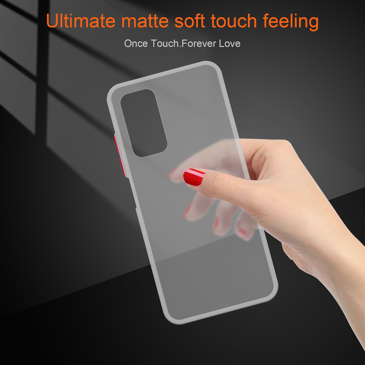 Hand hält eine transparente Handyhülle.