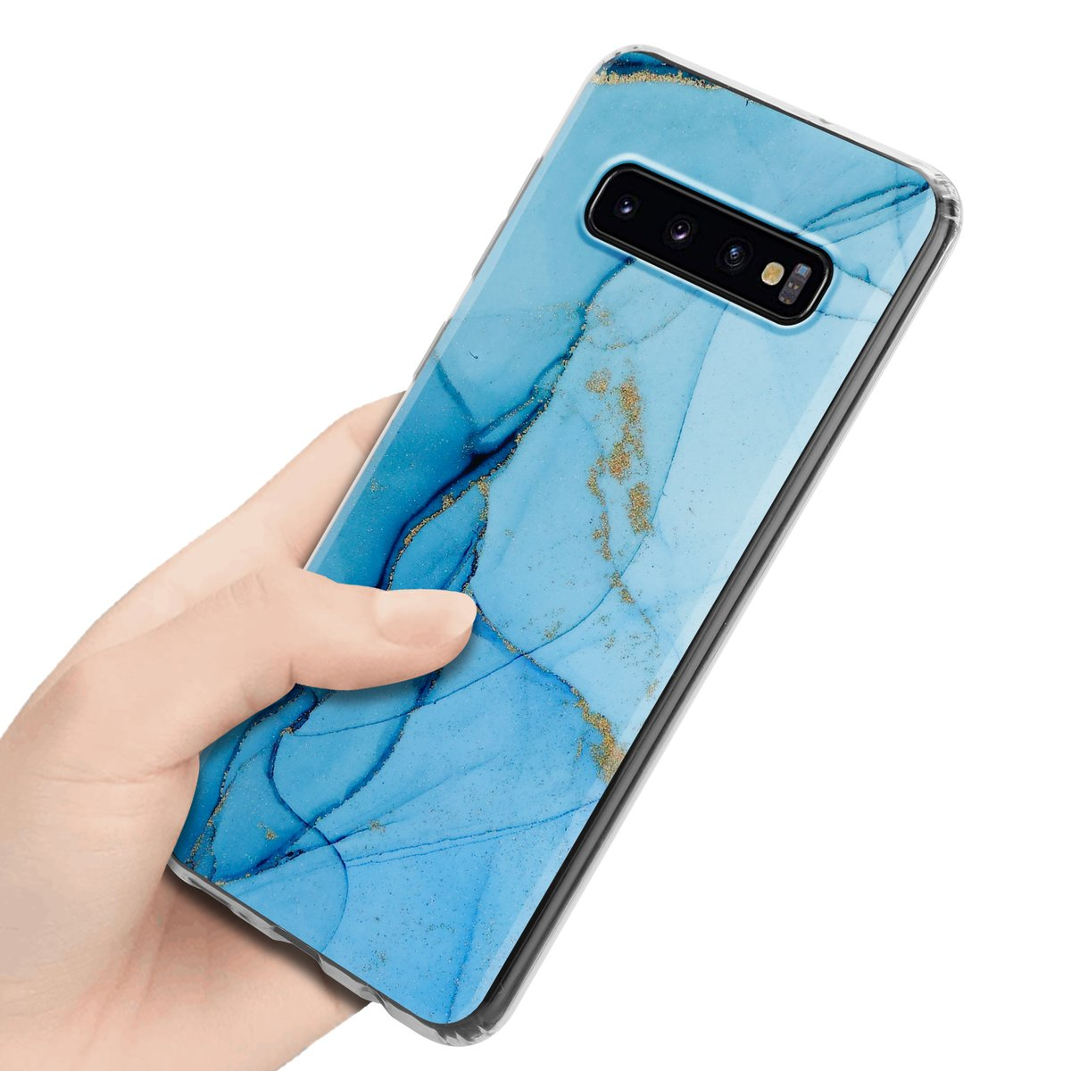 Mano che tiene la custodia del telefono. Design in marmo blu e bianco, accenti dorati, fotocamera nera.