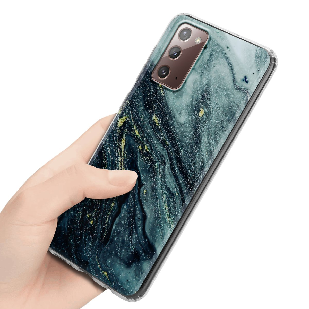 Mano che tiene un telefono con una custodia con motivo marmorizzato. Custodia trasparente con design nero e oro.