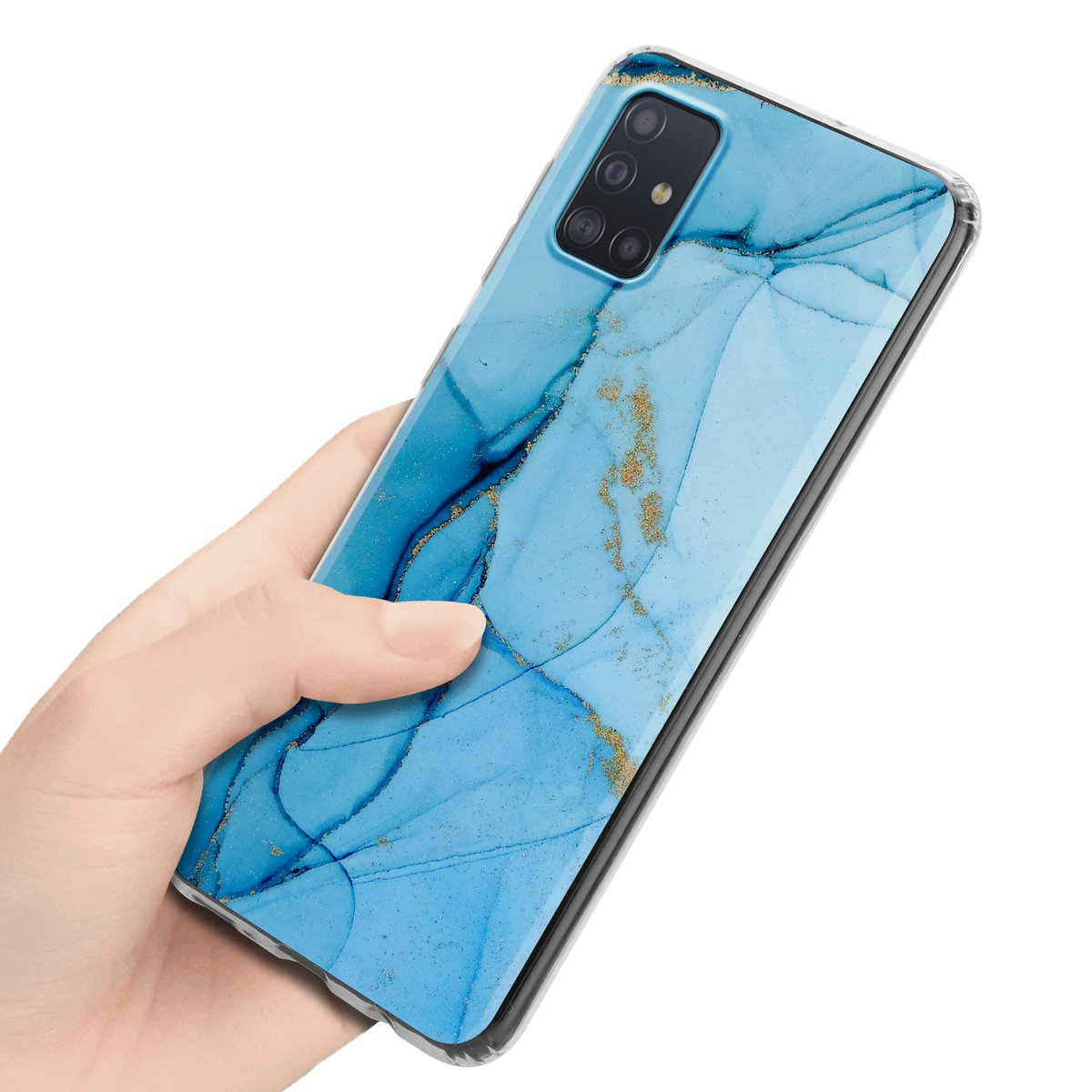 Una mano che tiene un telefono con una custodia dal design a marmo blu.