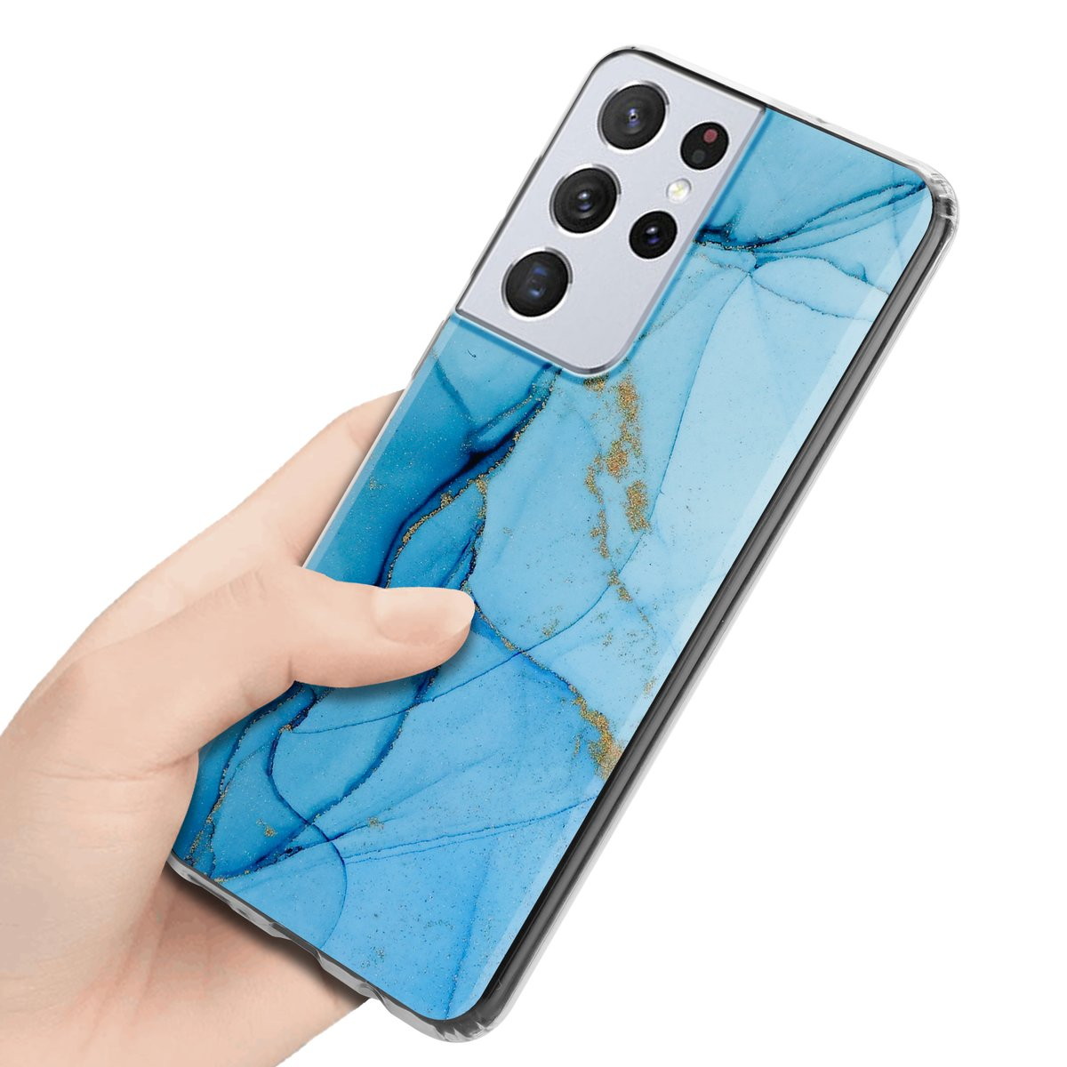 Una mano tiene un telefono con una custodia dal design in marmo blu. Il telefono ha più fotocamere.