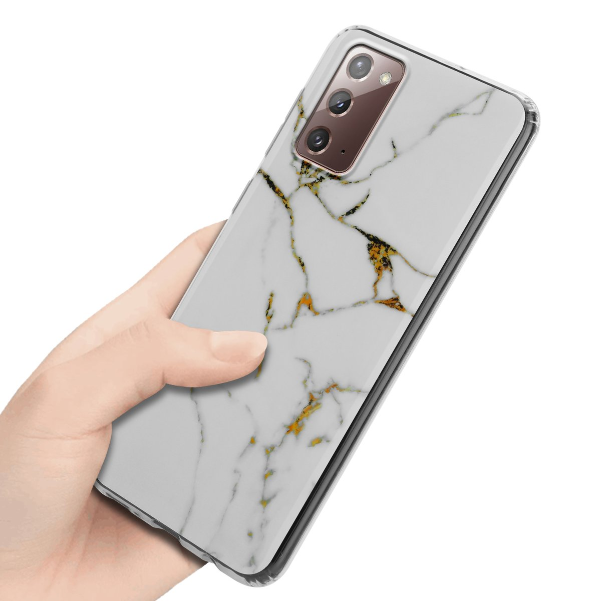 Una mano che tiene un telefono con una custodia in marmo. La custodia ha un design in marmo bianco con dettagli dorati.