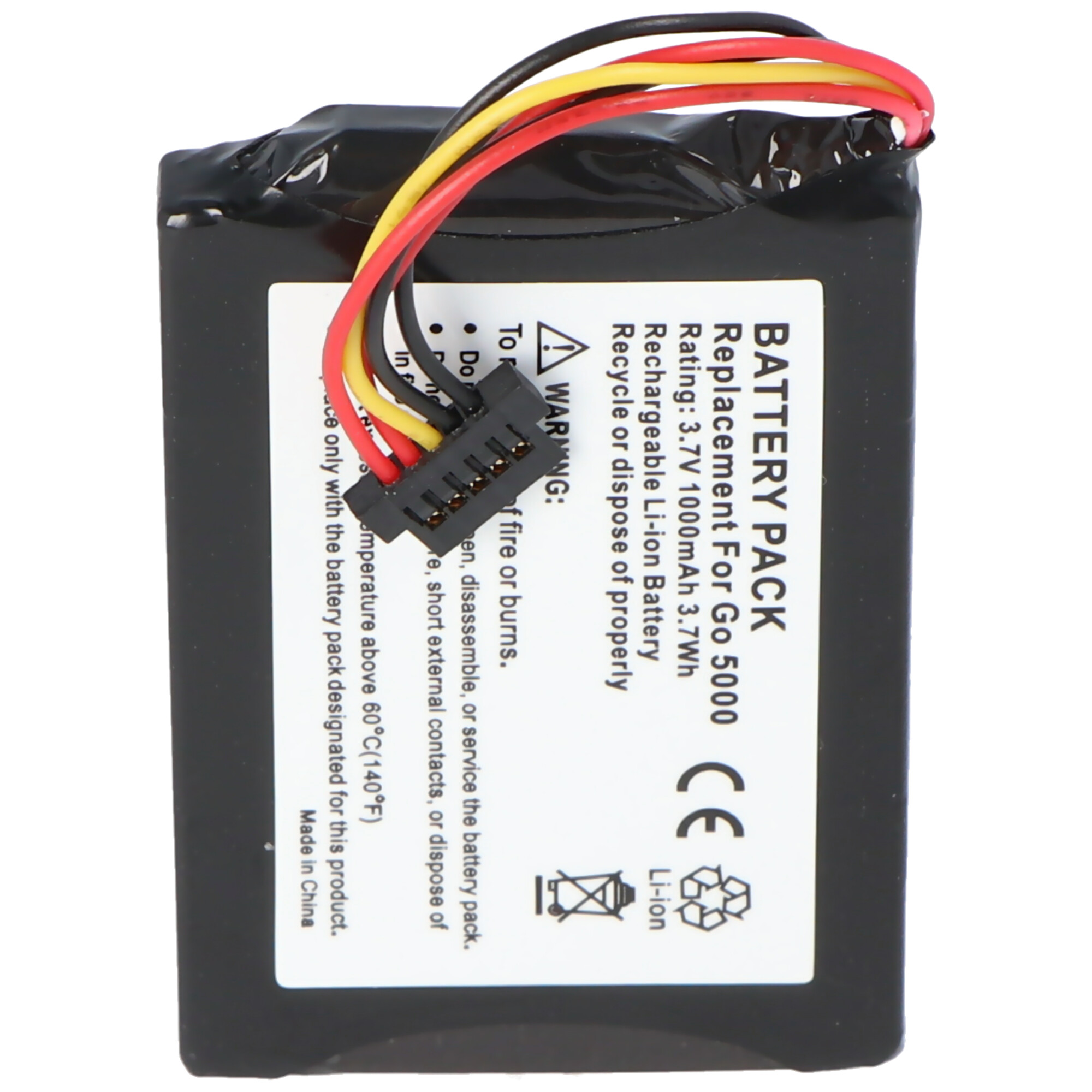 Zwart batterijpakket met label, witte achtergrond. Tekst op label, met draden en connector.