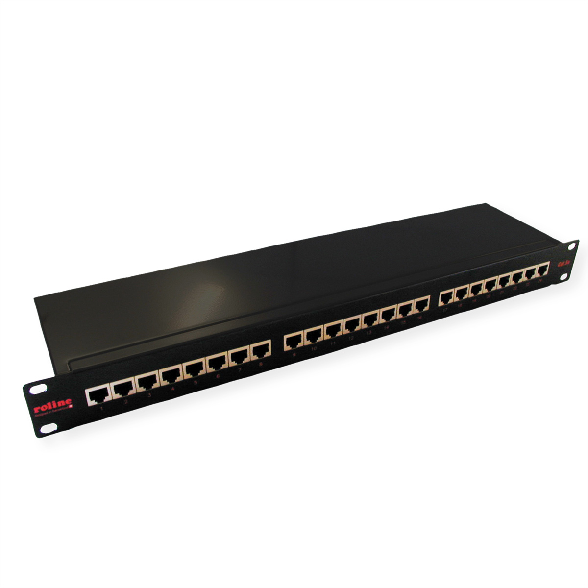 Zwart patchpaneel met RJ45-poorten, genummerd.