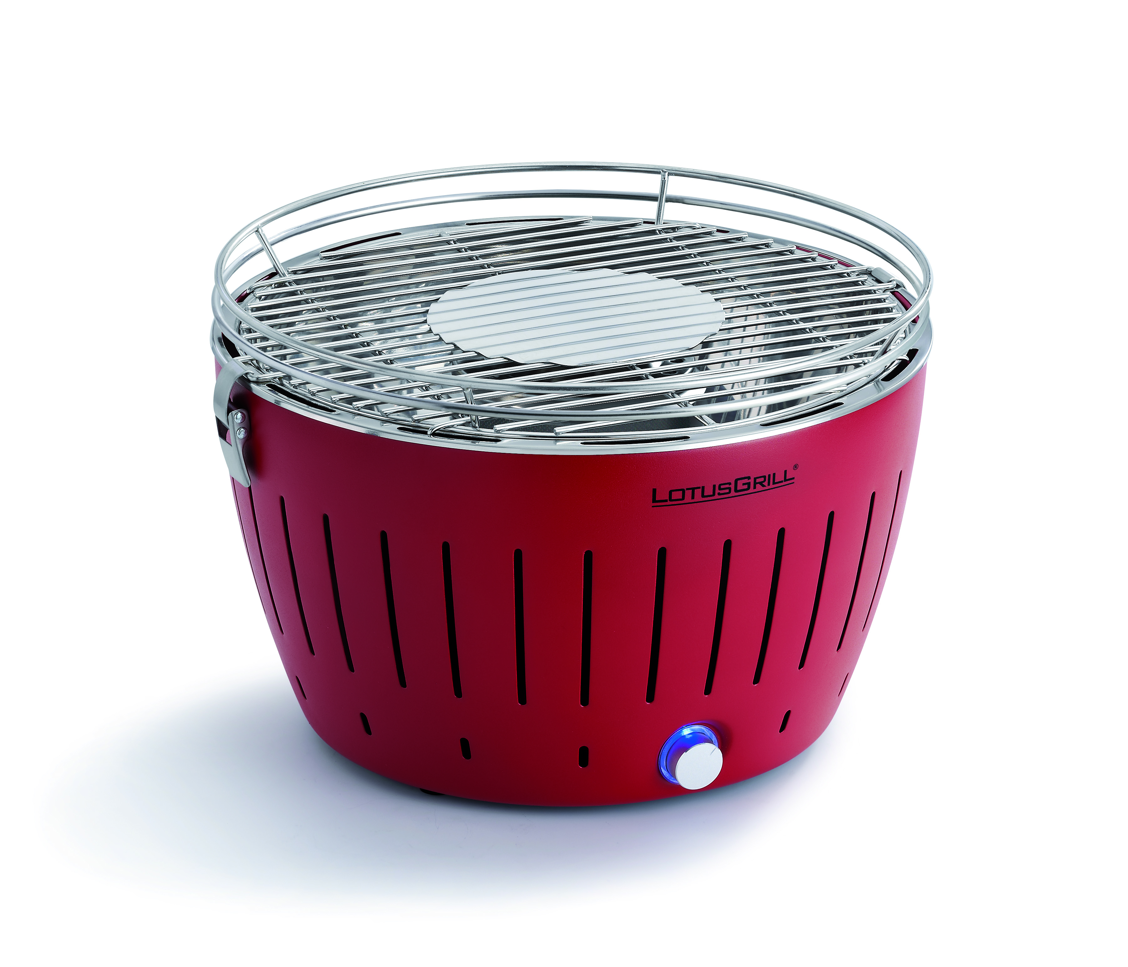 Roter Außengrill mit Metallrost. Der Grill hat Luftschlitze und einen blauen Bedienknopf.
