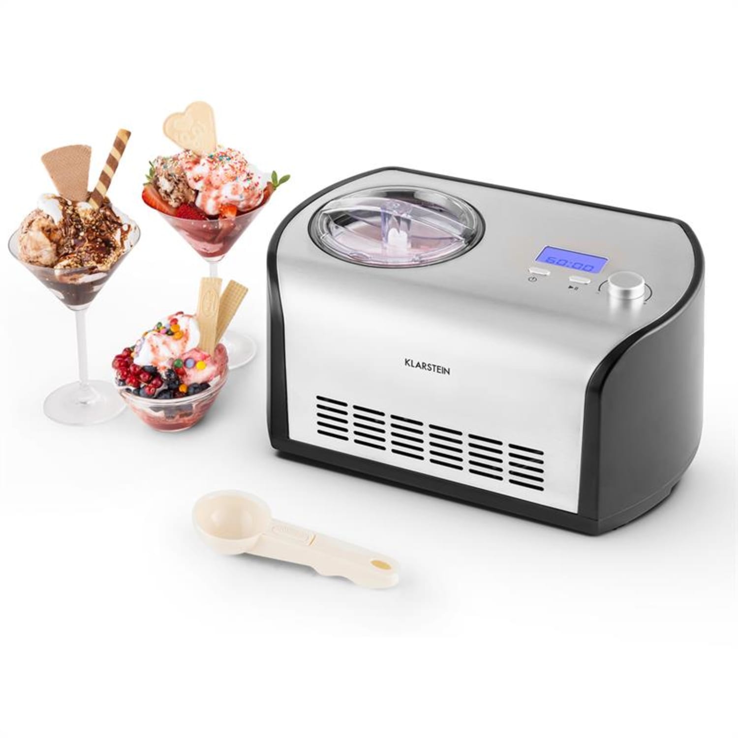 Una gelatiera con coppe gelato e un cucchiaio su una superficie bianca.