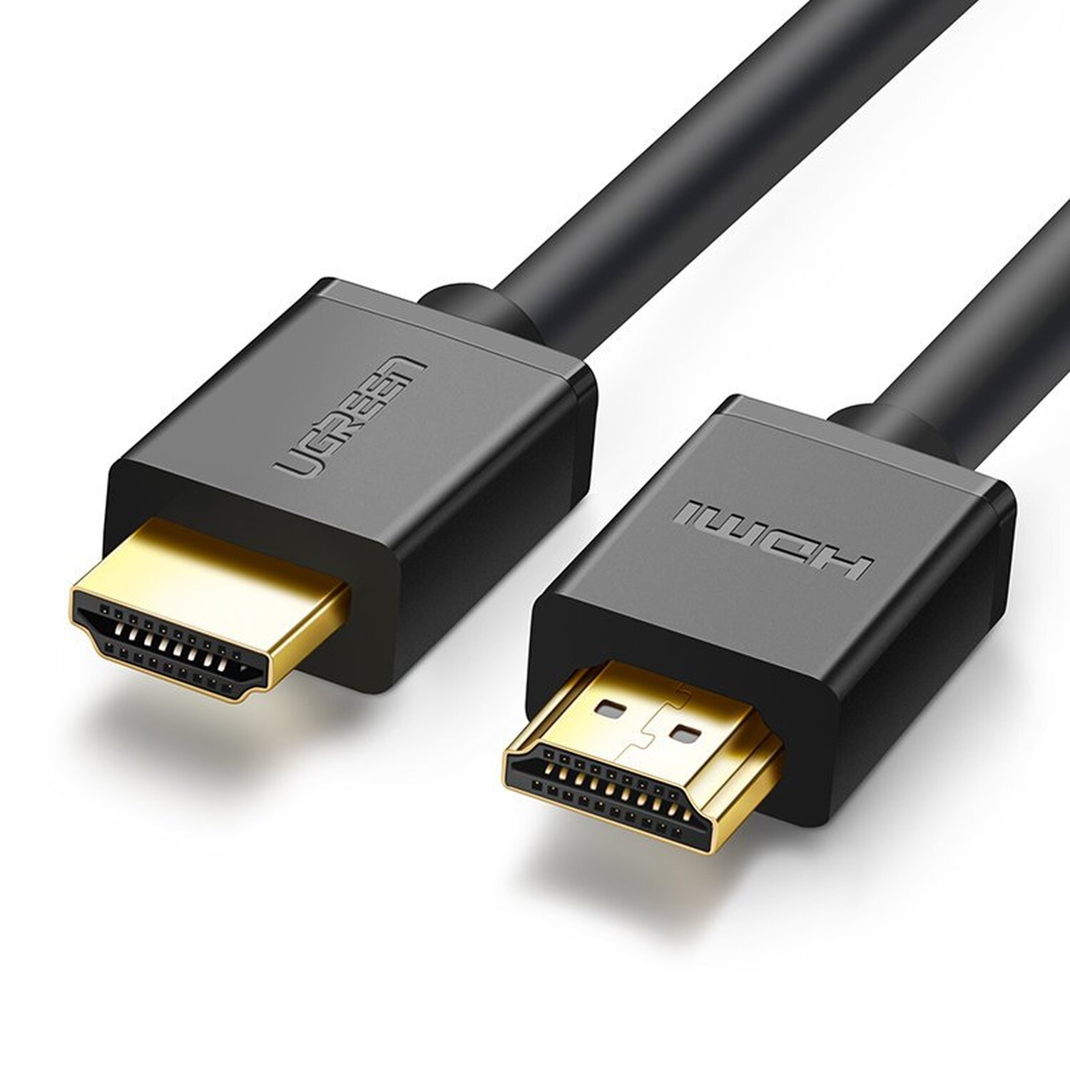 Schwarzes HDMI-Kabel mit Goldsteckern. Schwarzes Kabel und Stecker auf weißem Hintergrund.