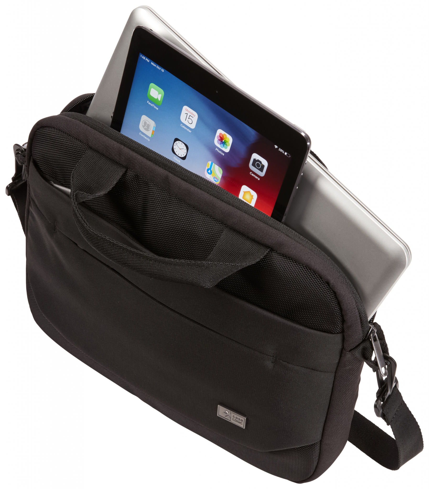 Zwarte laptoptas met een tablet erin. De tablet zit in de tas. De tas heeft een schouderriem.