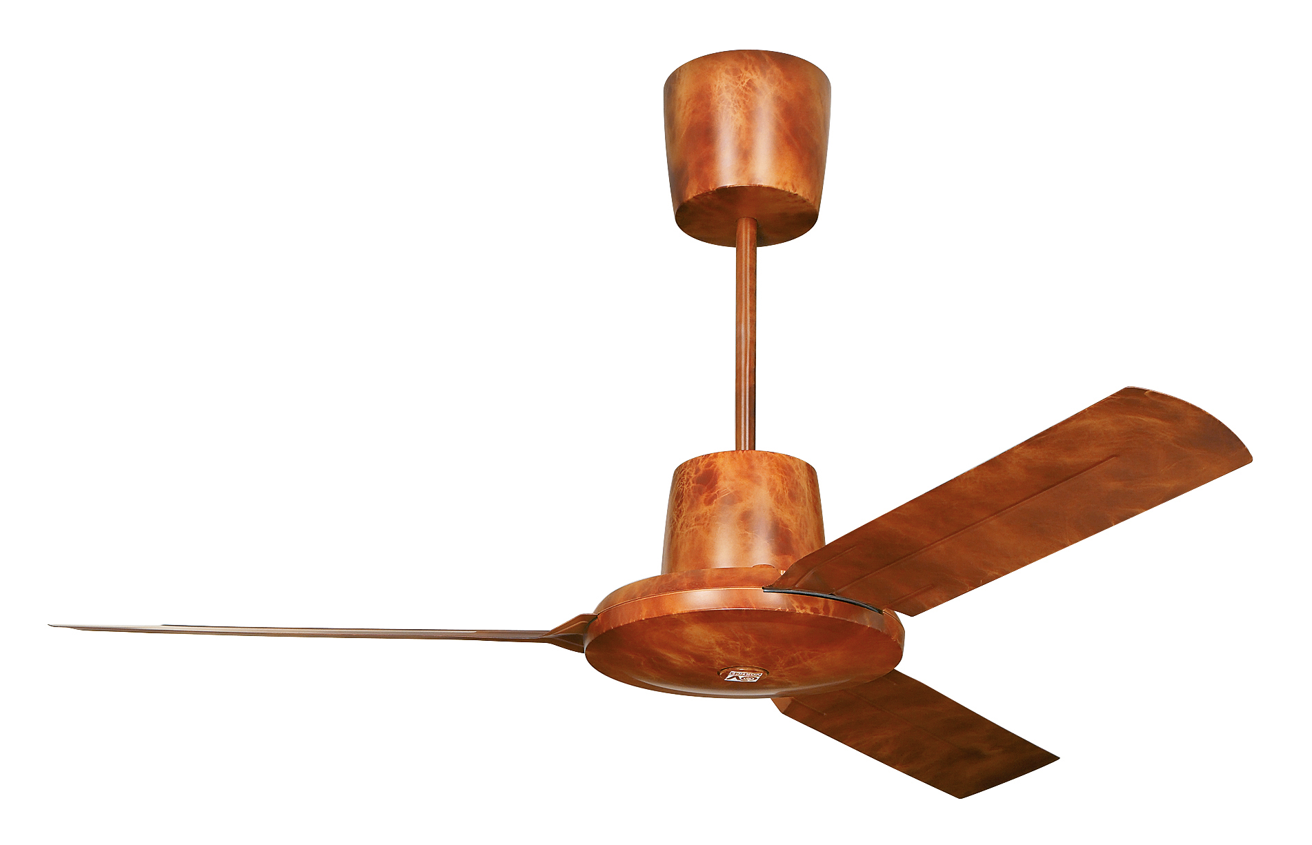 Bronzefarbener Deckenventilator mit drei Flügeln. Die Flügel sind braun, vor weißem Hintergrund.
