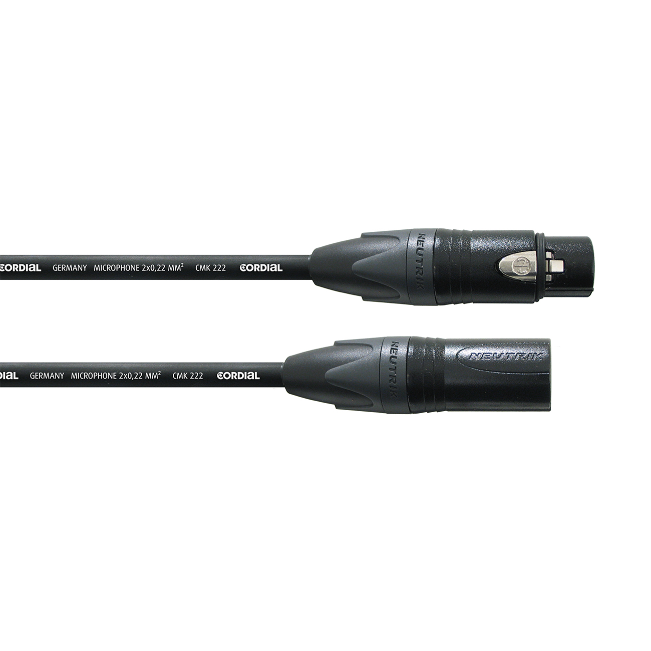 Zwei schwarze Audiokabel mit XLR-Anschlüssen auf weißem Hintergrund.