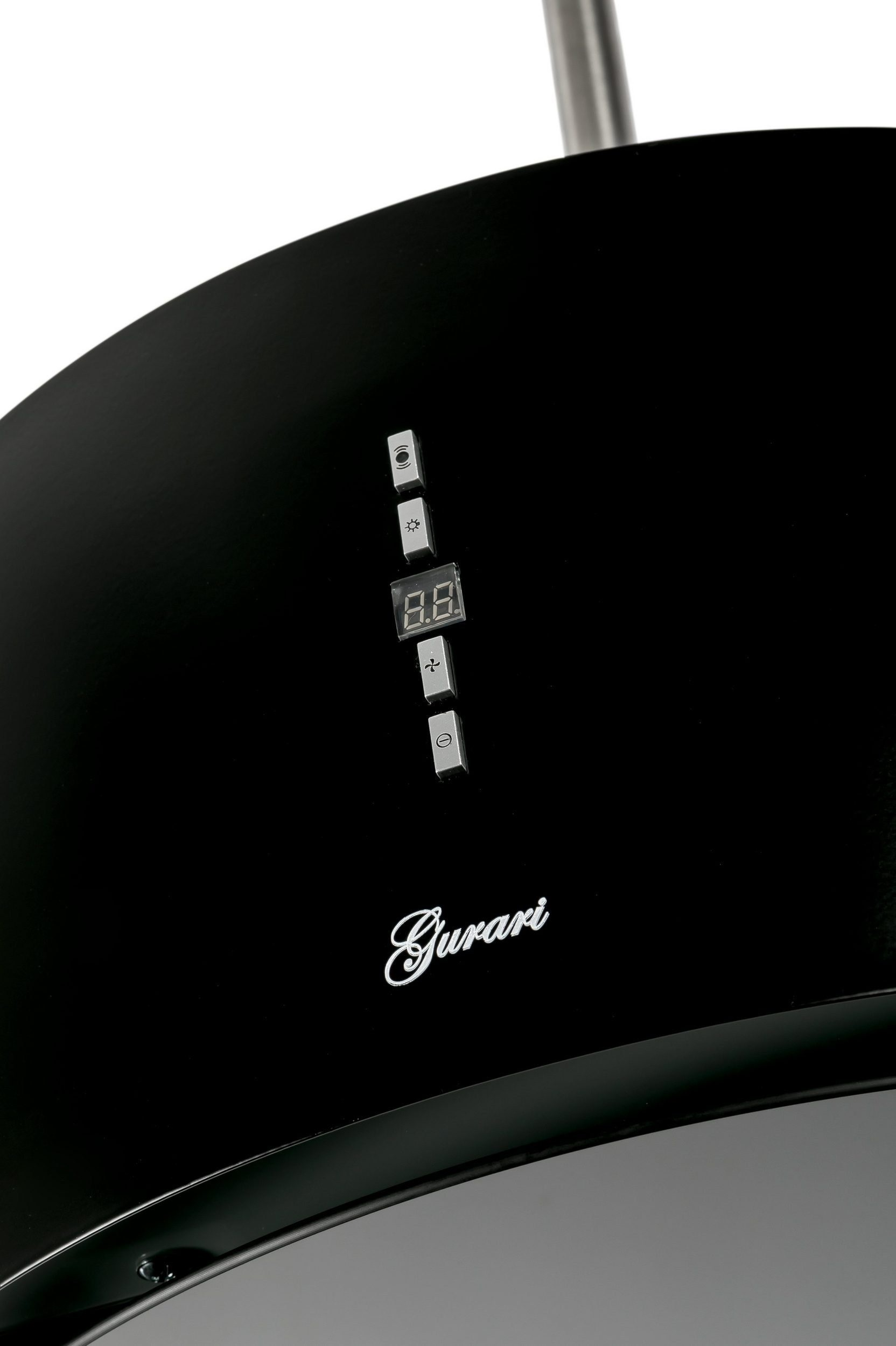 Primer plano de una campana extractora negra con pantalla digital y botones de control, fondo blanco.