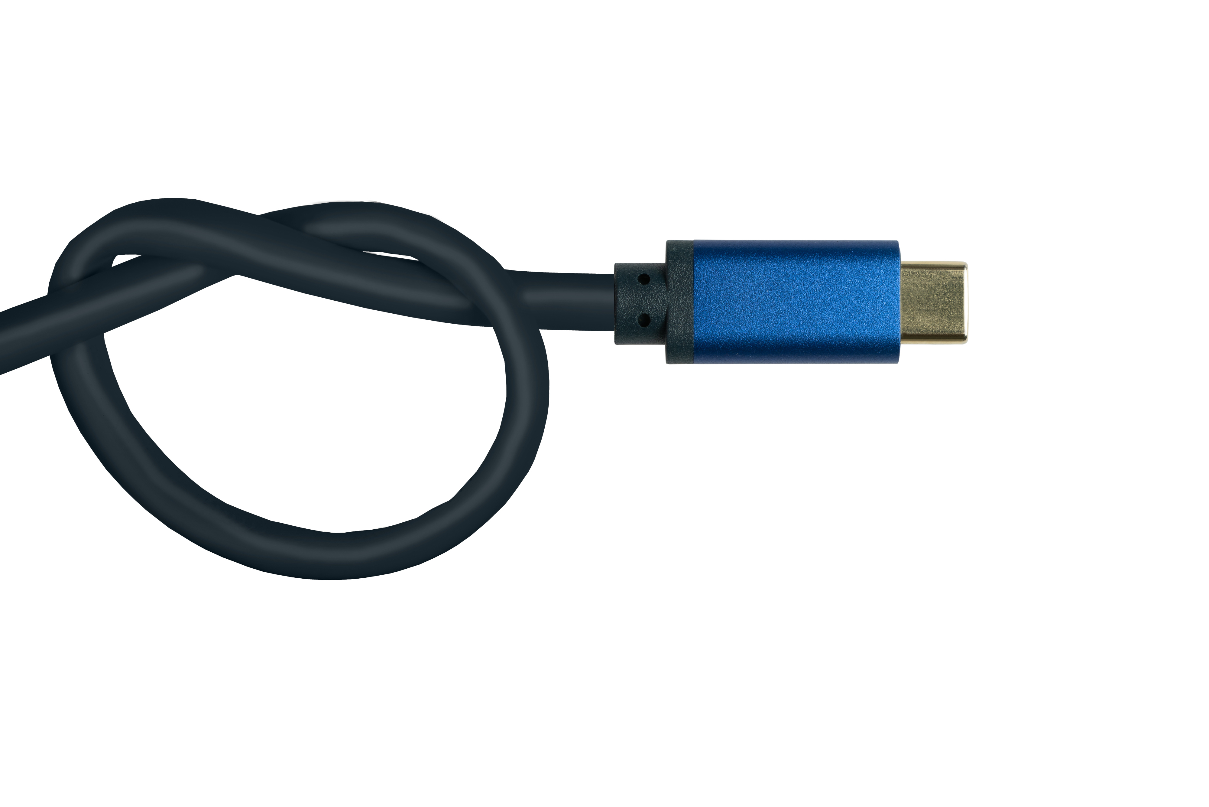 Geschwarzes USB-C-Kabel verknotet. Der Stecker ist blau. Der Hintergrund ist weiß.