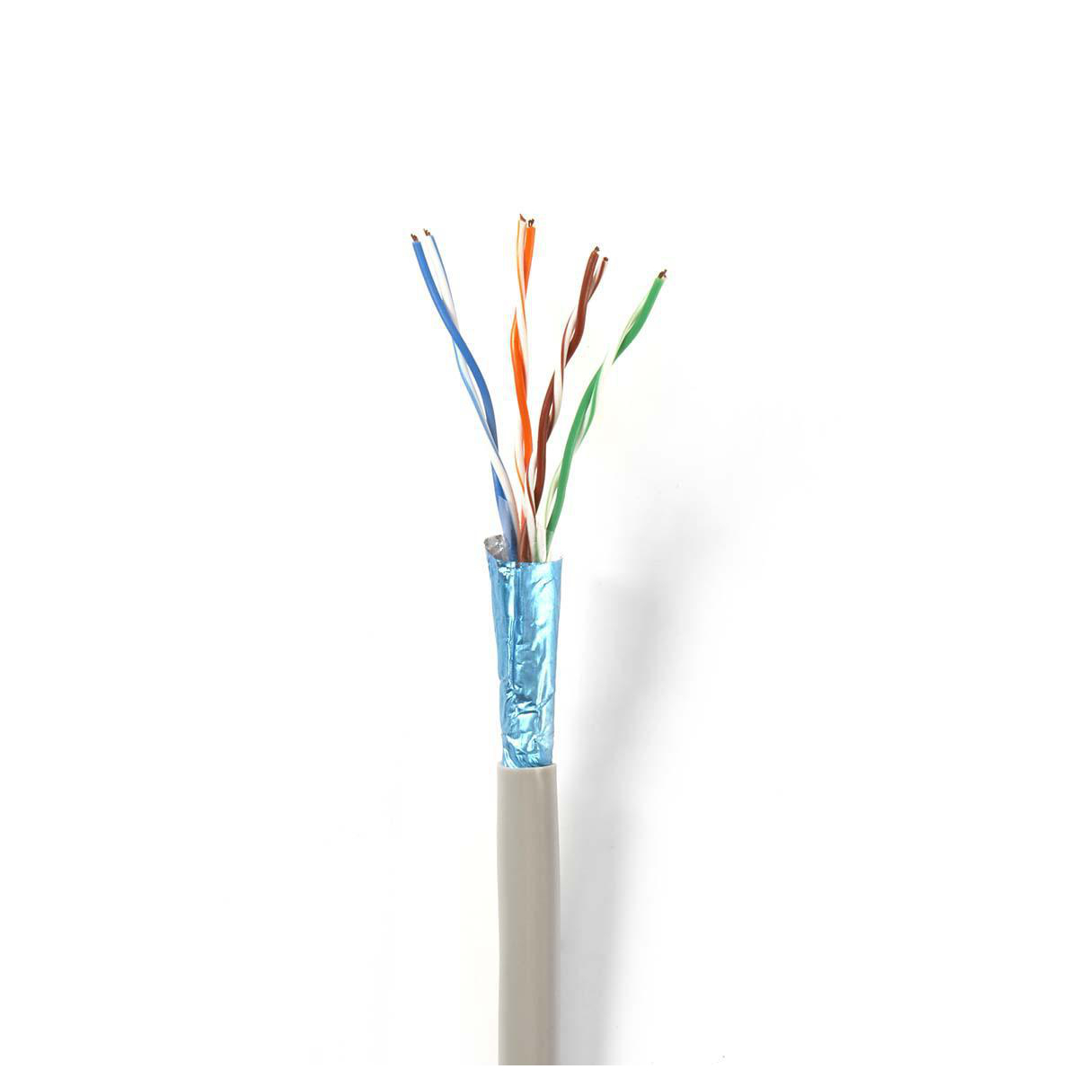 Cavo CAT tagliato con fili di vari colori, isolato su sfondo bianco. I fili sono blu, arancioni, marroni, verdi.