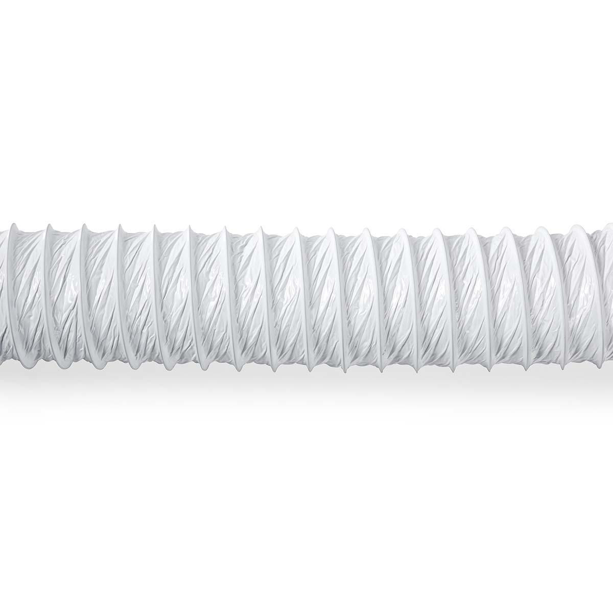 Weißes, flexibles Rohr mit geriffelter Textur auf weißem Hintergrund. Das Rohr ist horizontal.
