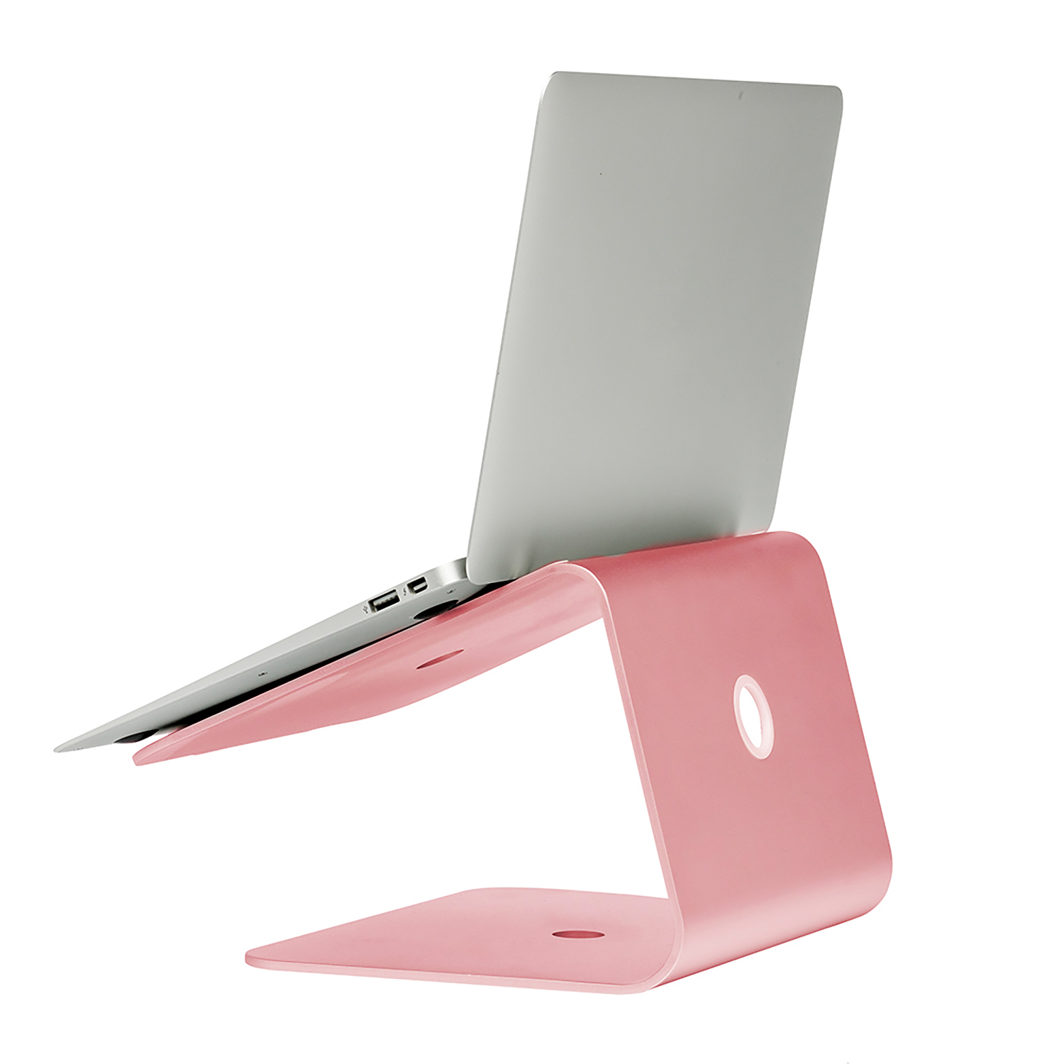 Ein rosa Laptop-Ständer, der einen silbernen Laptop hält. Der Ständer hat eine Bogenform.