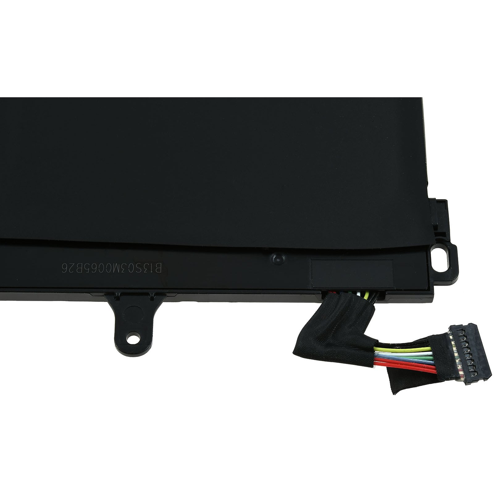 Schwarzer Laptop-Akku mit Stecker auf weißem Hintergrund.