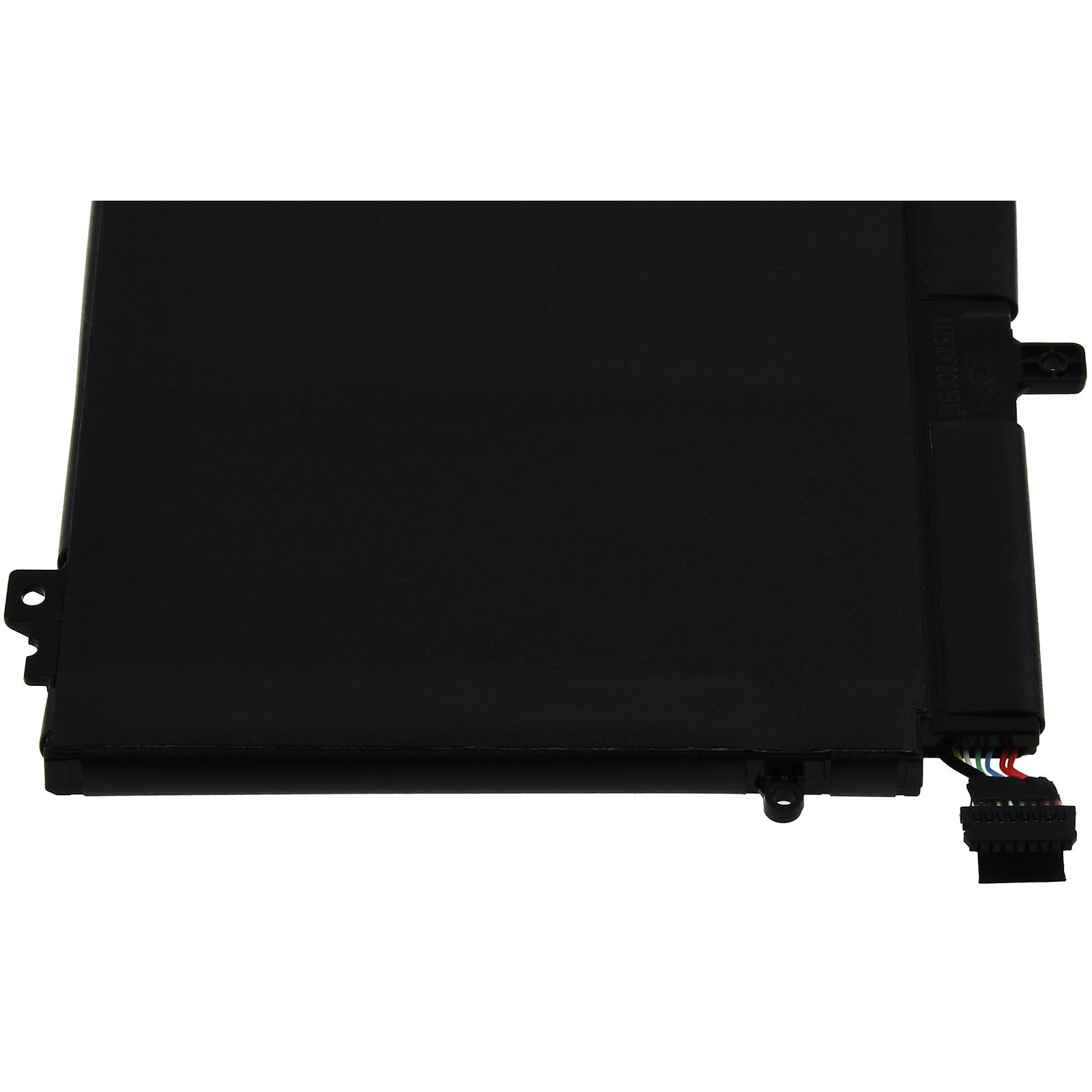 Batería rectangular negra para portátil con conectores. Primer plano.
