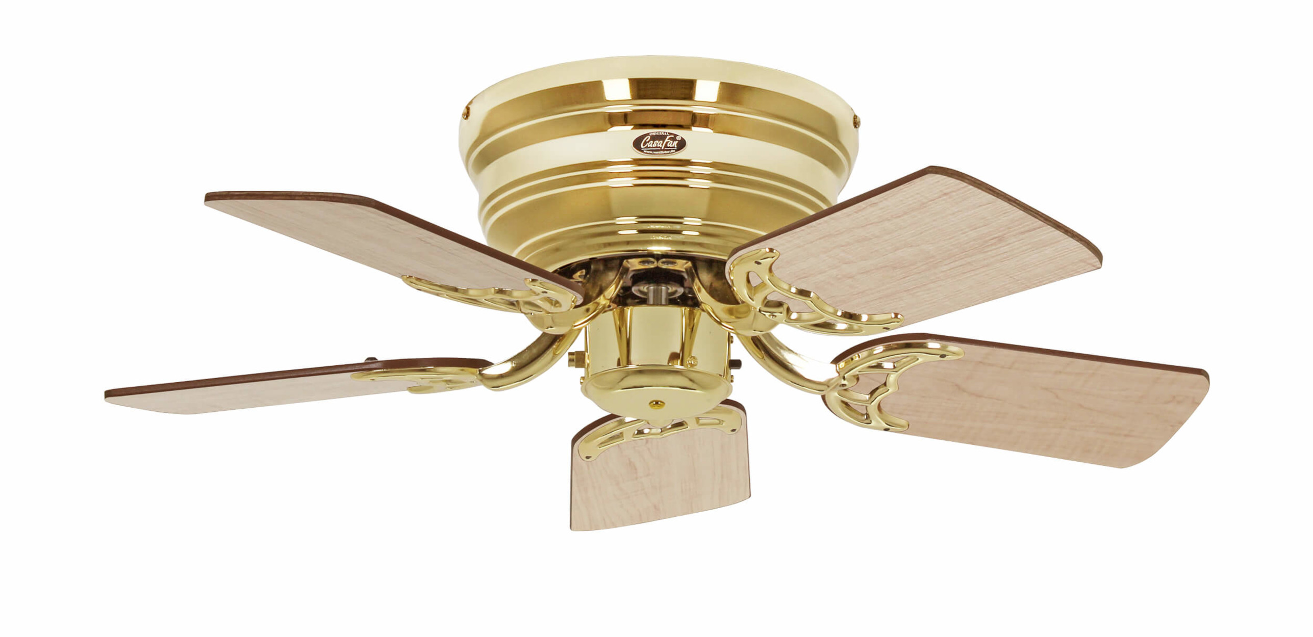 Goldener Deckenventilator mit fünf Holzblättern. Er ist kreisförmig und hat eine Leuchte.
