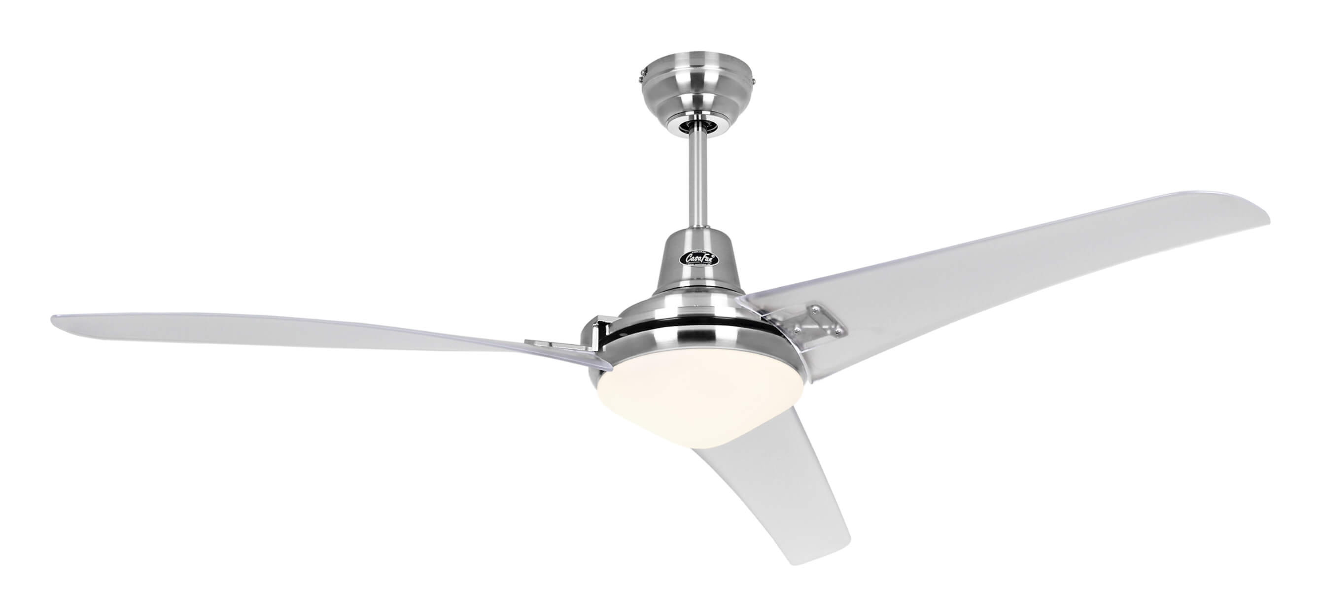 Ventilatore da soffitto argentato con tre pale trasparenti e luce centrale. Sfondo bianco.