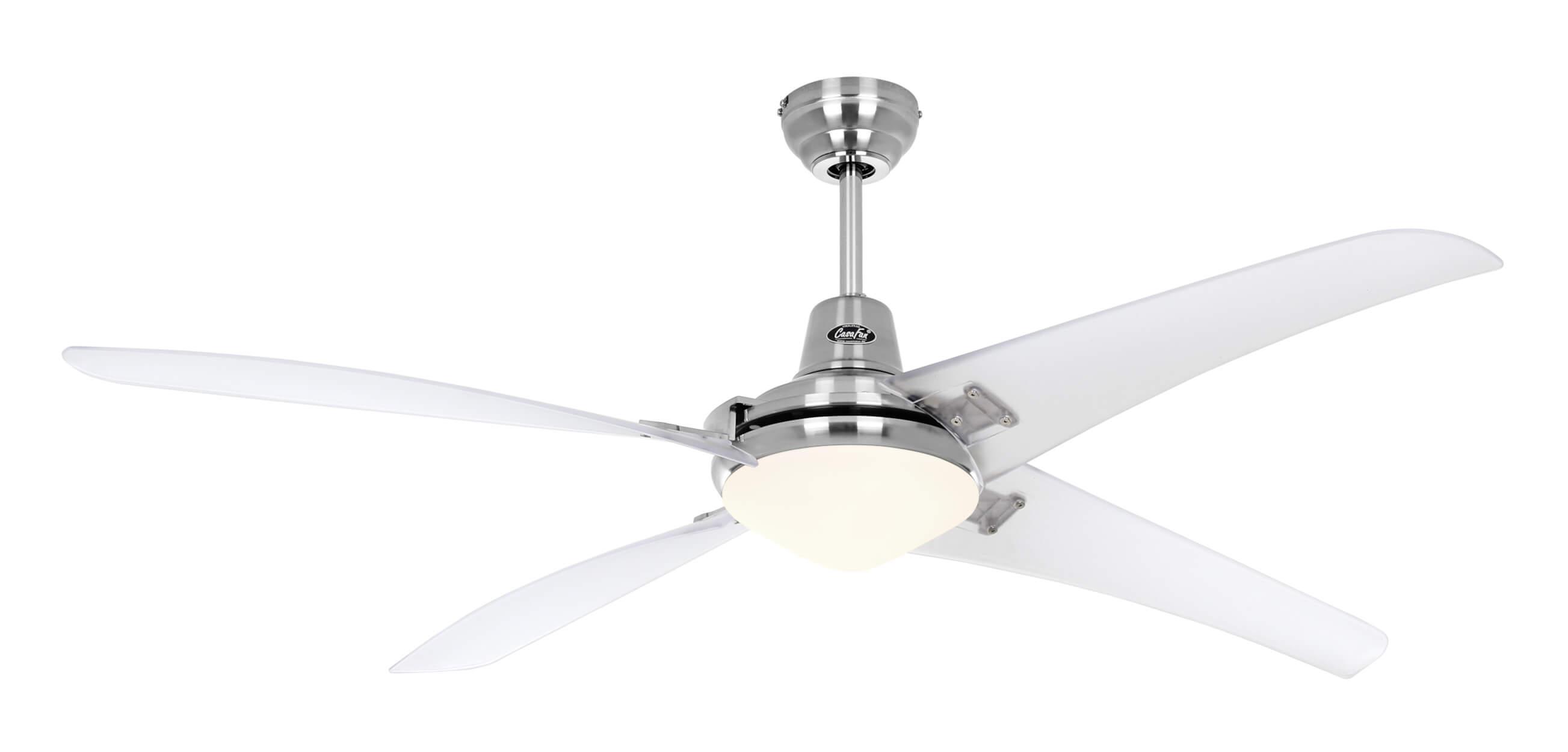 Ventilatore a soffitto con quattro pale bianche, alloggiamento motore argentato e lampada integrata.
