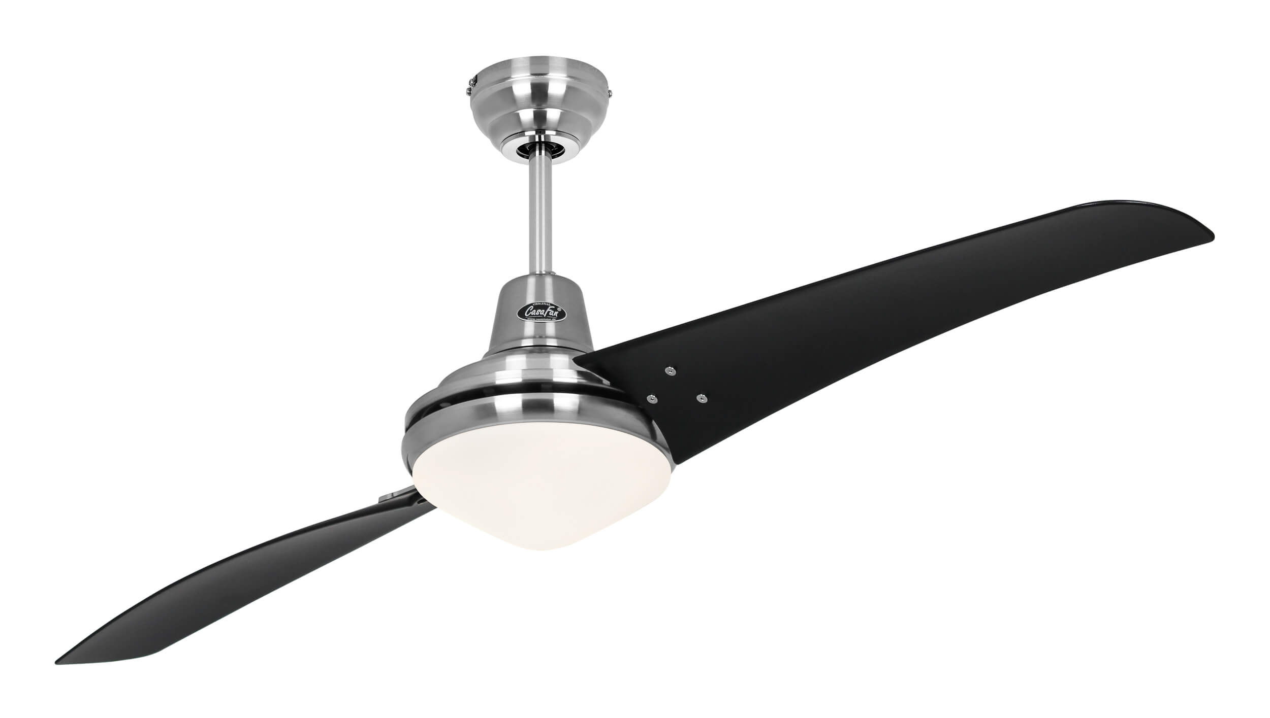 Ventilatore da soffitto con pale nere, motore argentato e luce bianca.