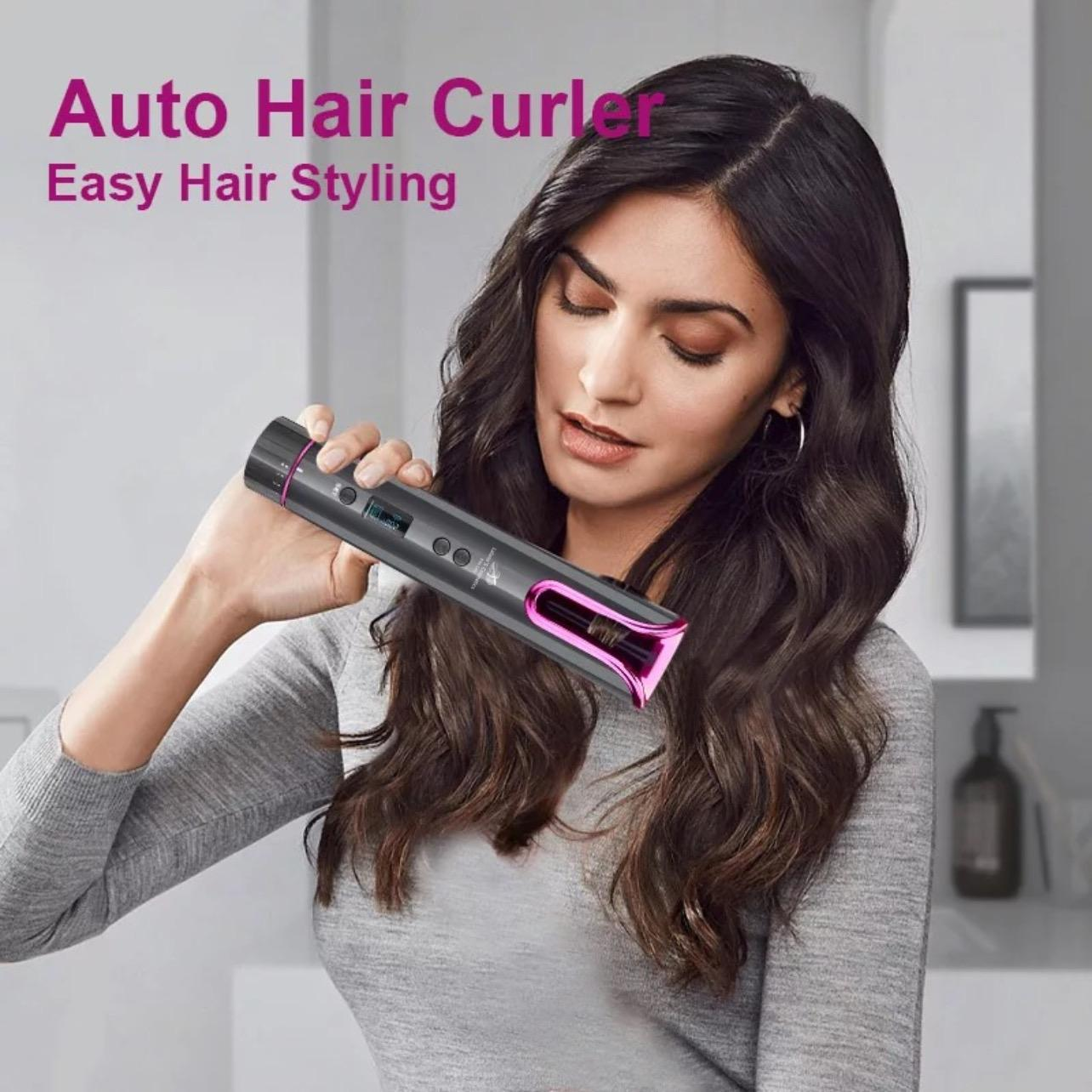 Kobieta trzymająca automatyczną lokówkę z napisem "Auto Hair Curler" i "Easy Hair Styling".