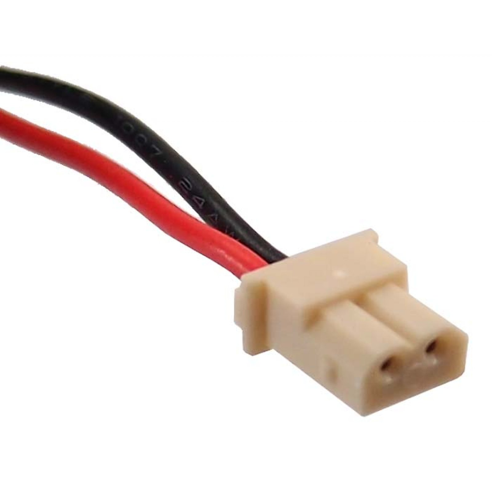Primer plano de un conector con cables rojo y negro adjuntos.